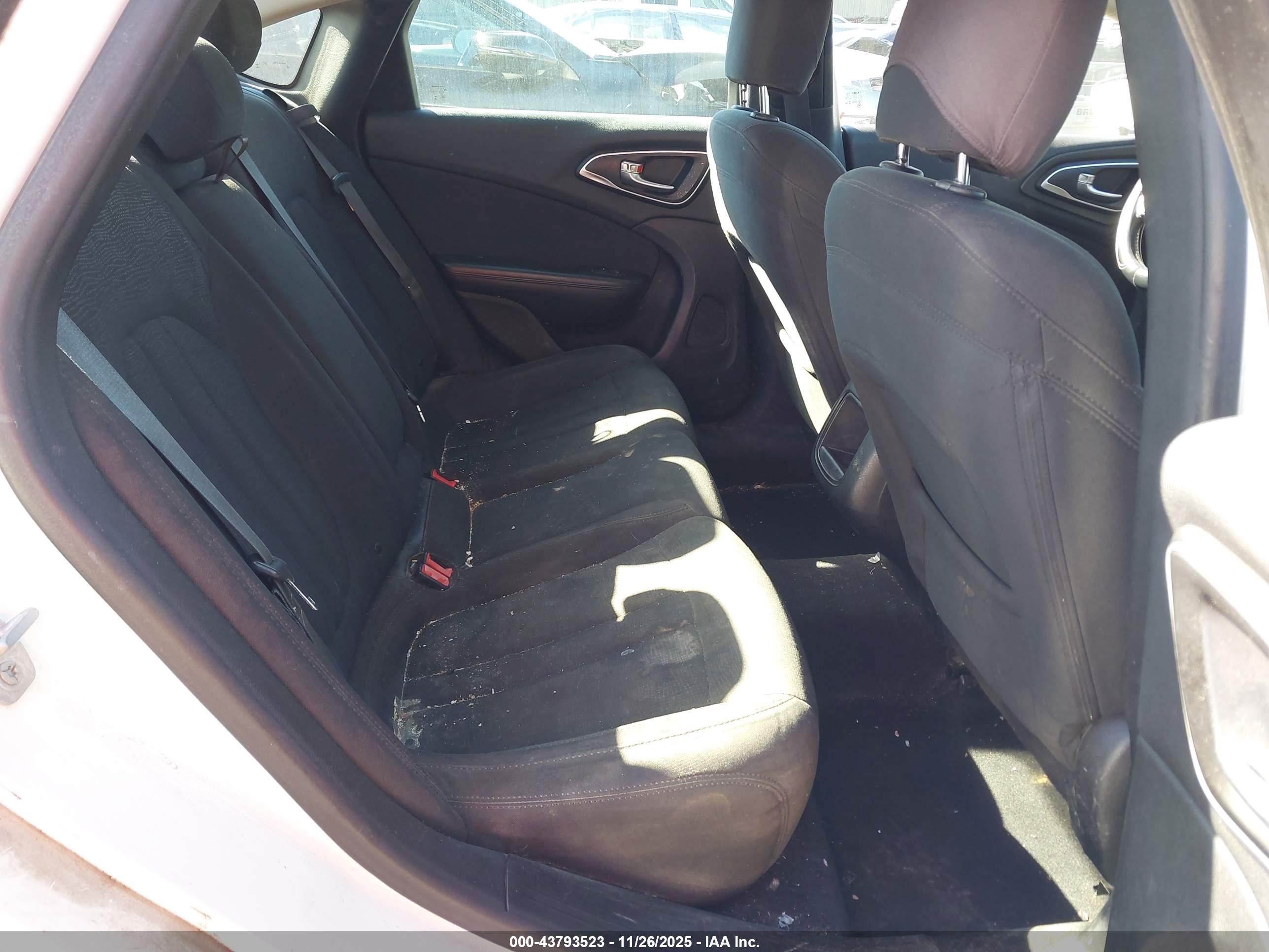 CHRYSLER 200 image 8