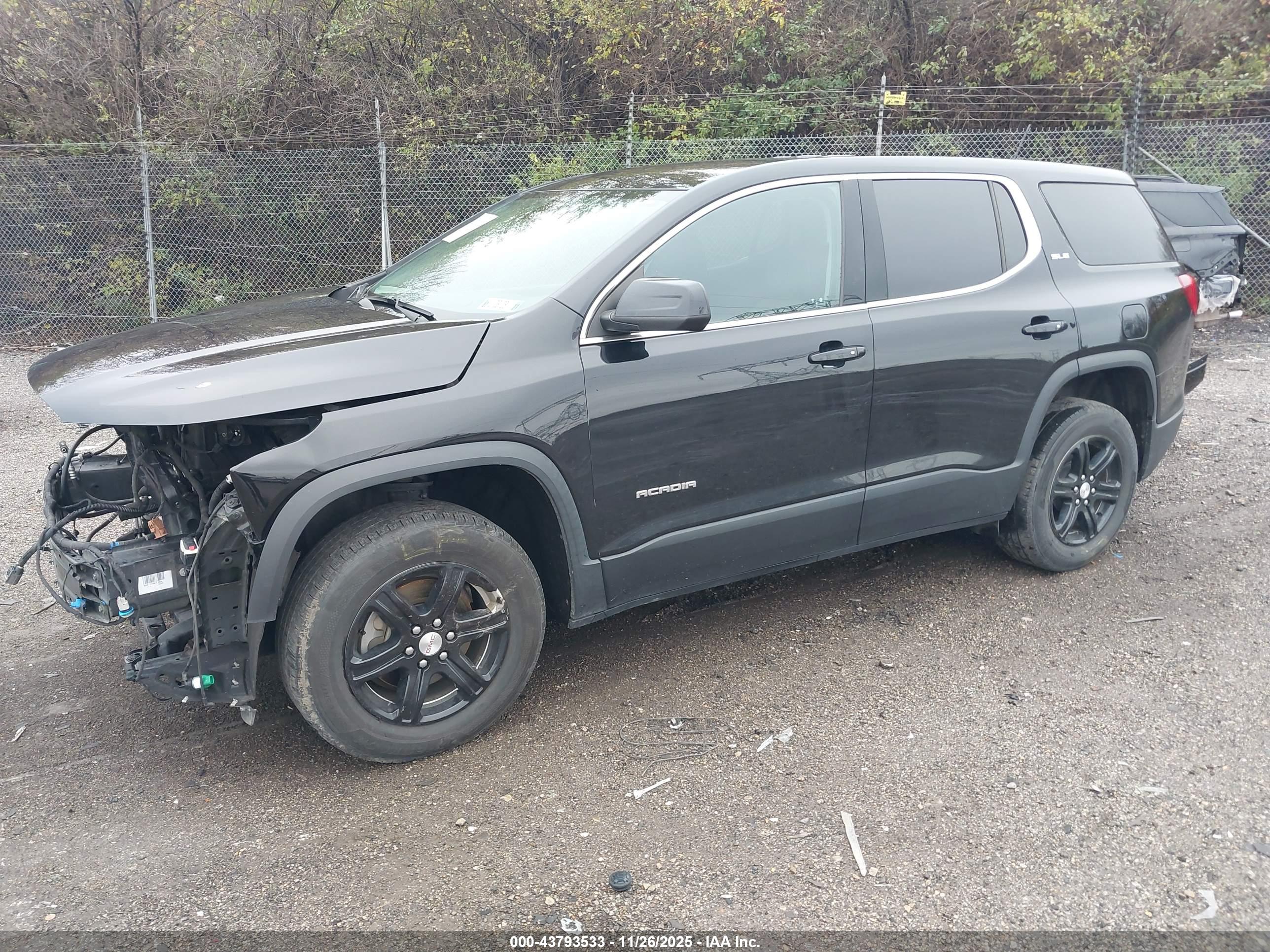 GMC ACADIA image 2
