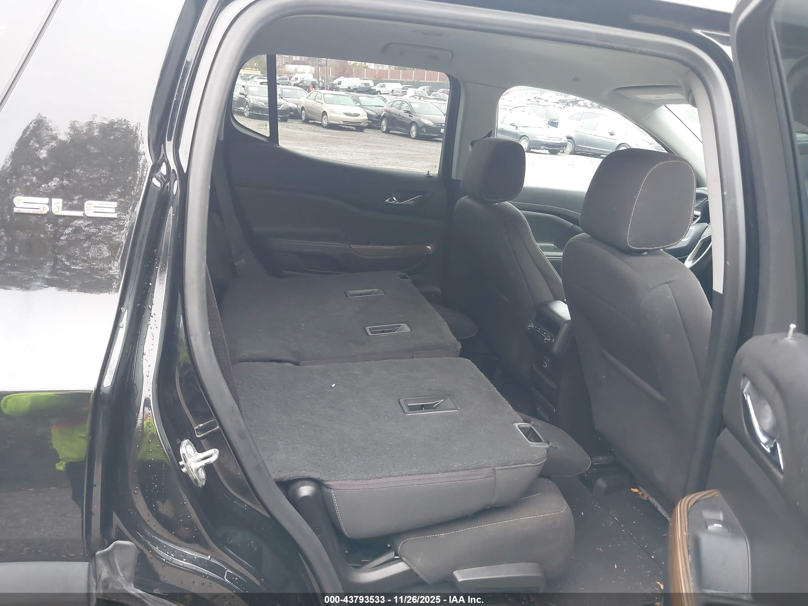 GMC ACADIA image 8