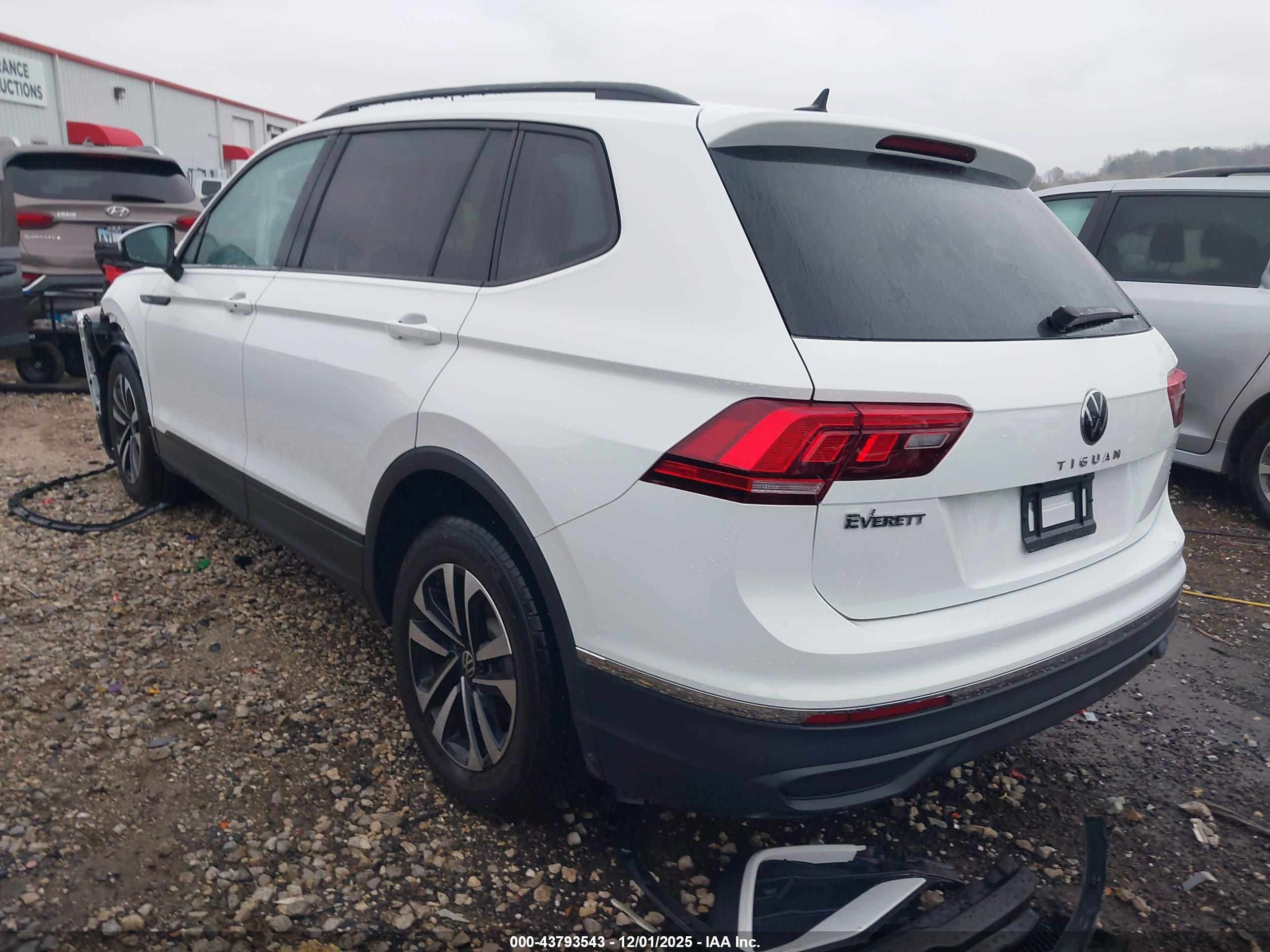 VOLKSWAGEN TIGUAN image 3