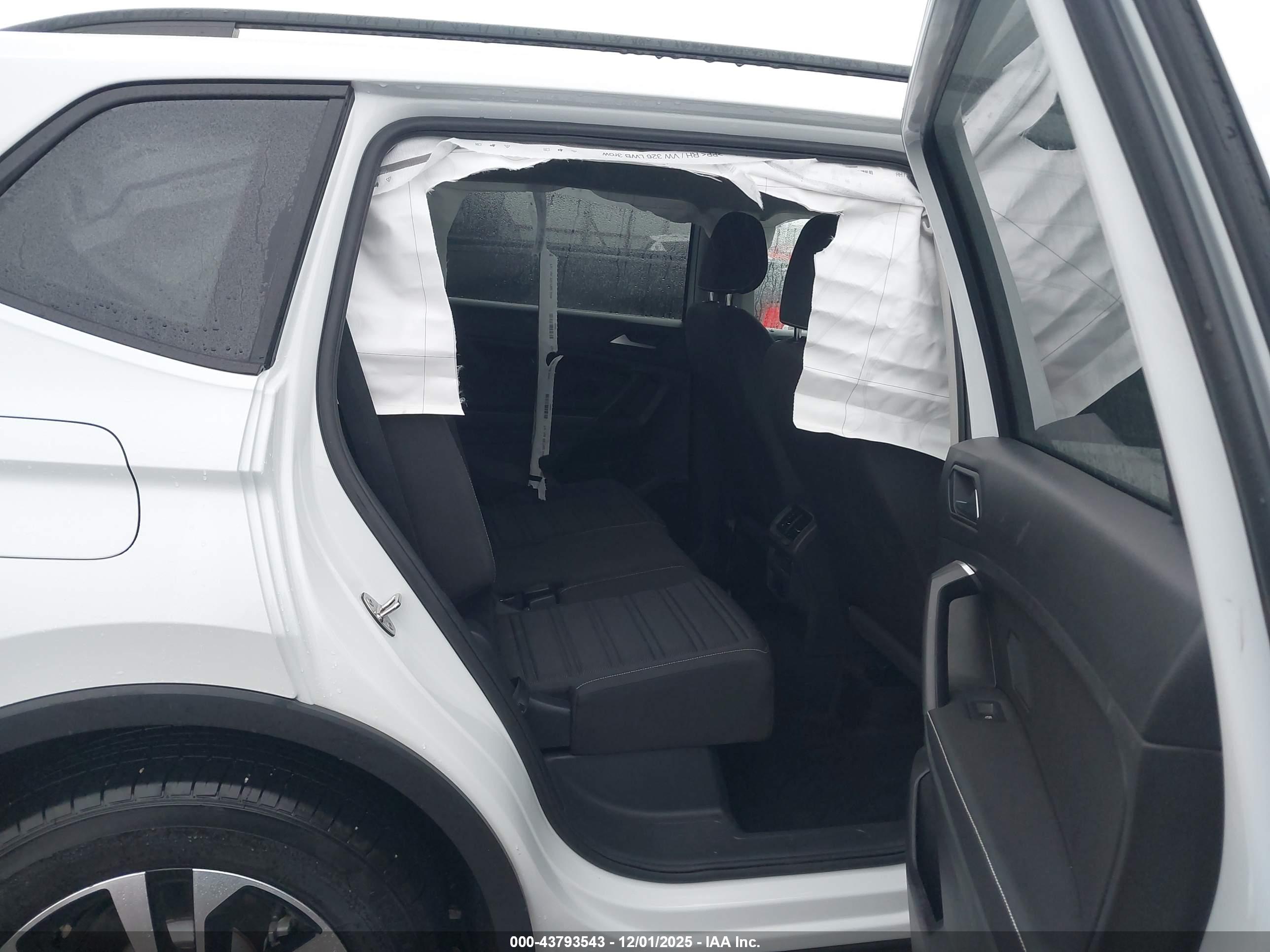 VOLKSWAGEN TIGUAN image 8
