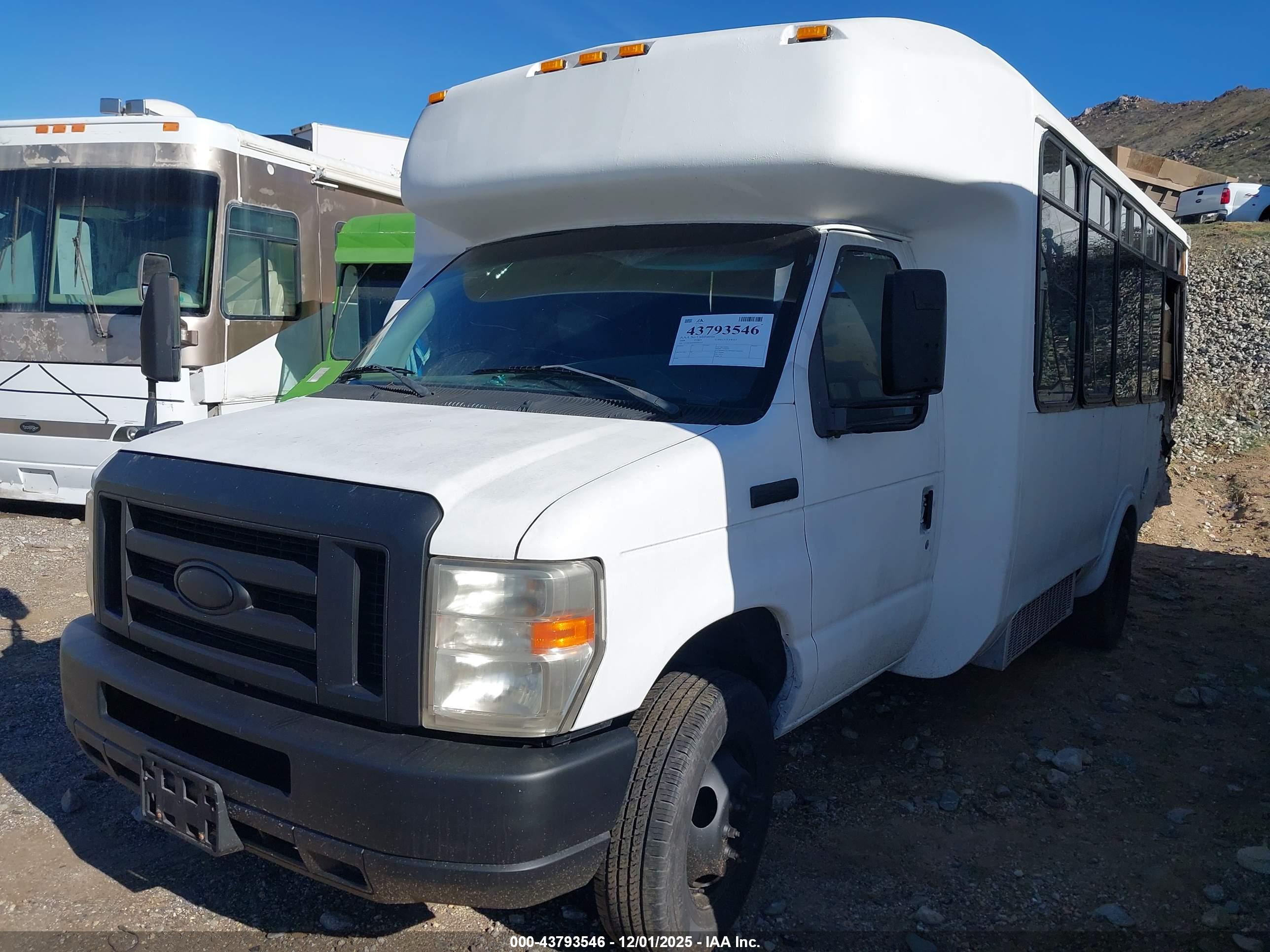 FORD E-450 image 2