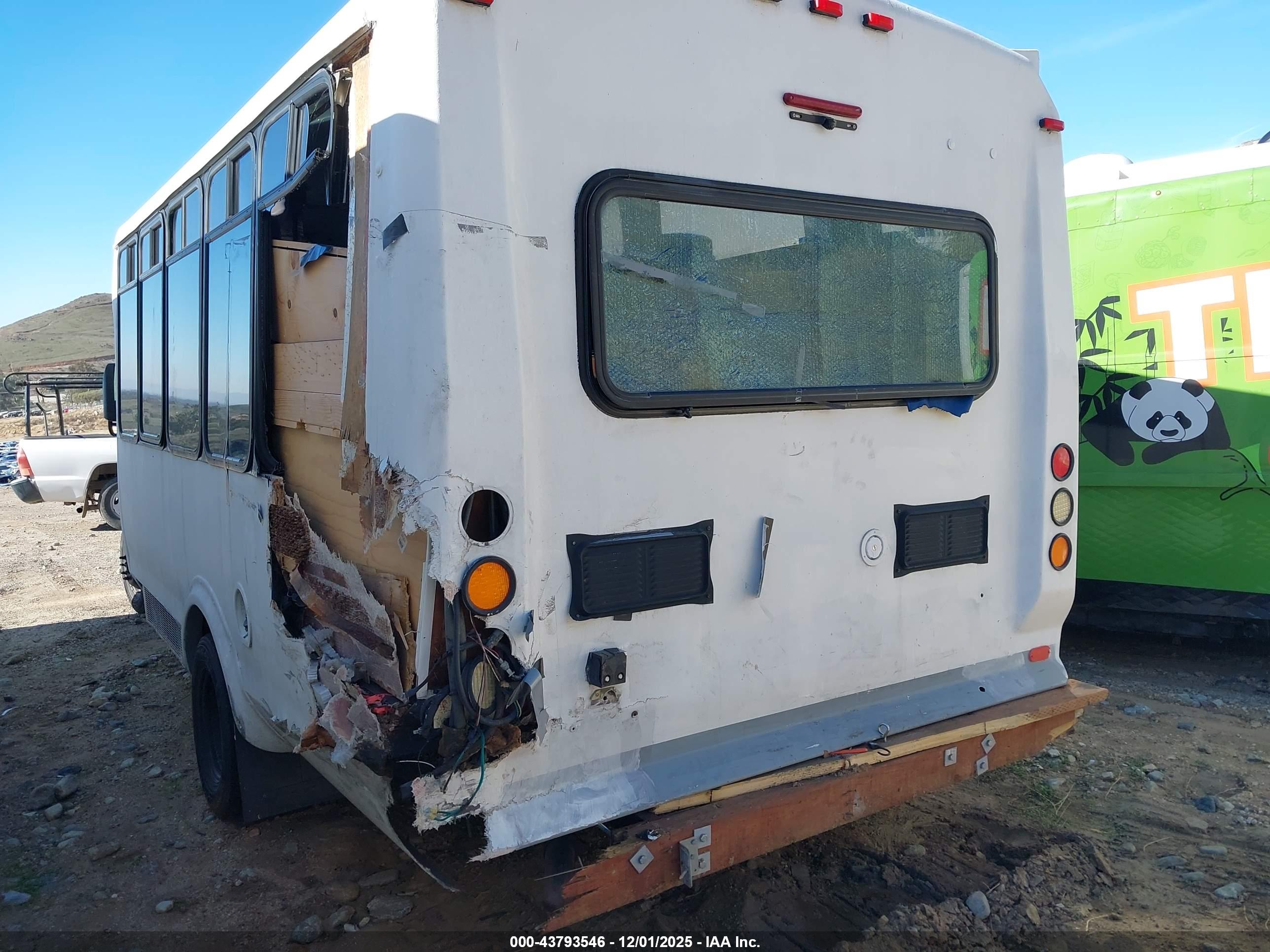 FORD E-450 image 3