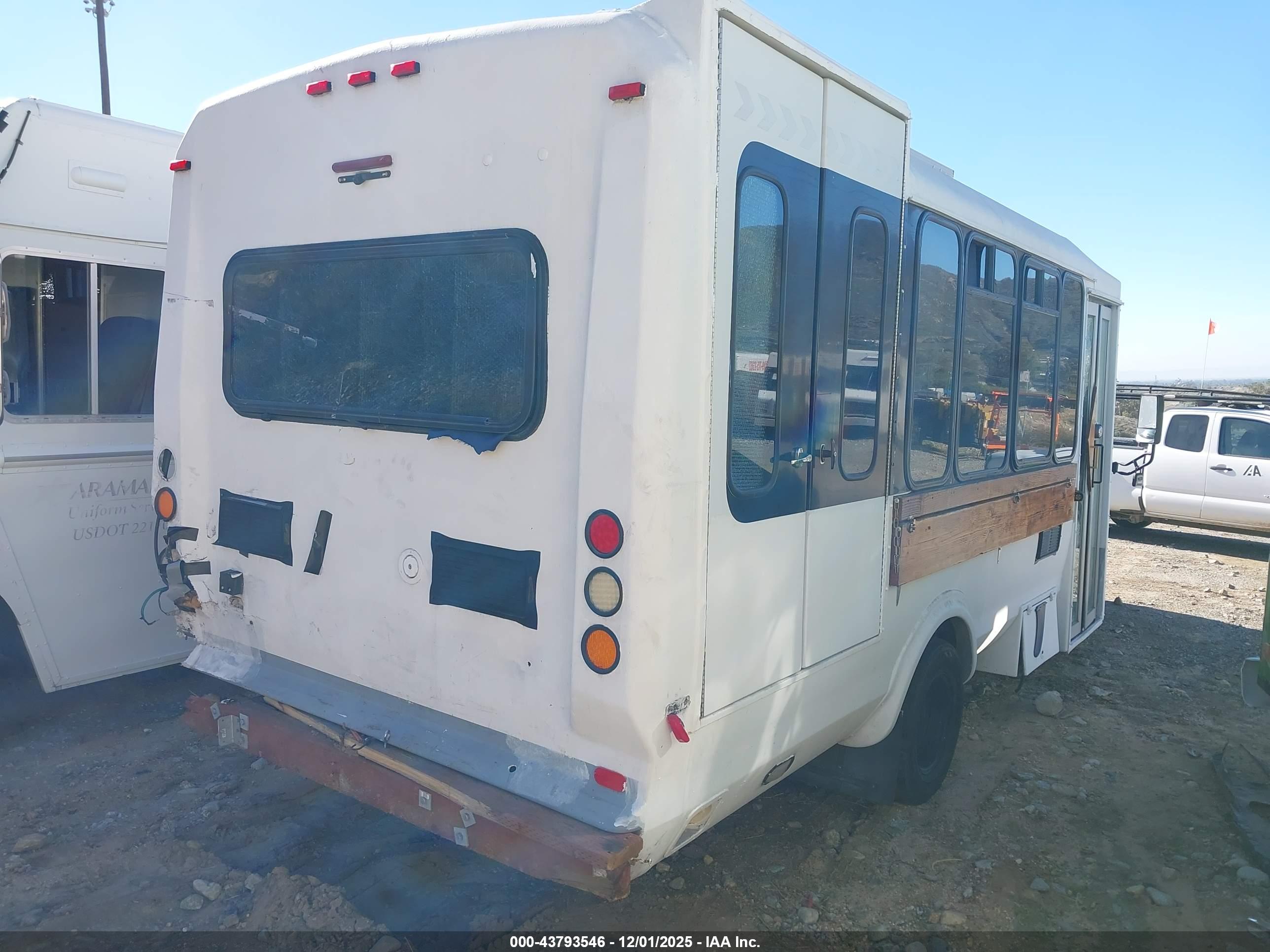 FORD E-450 image 4