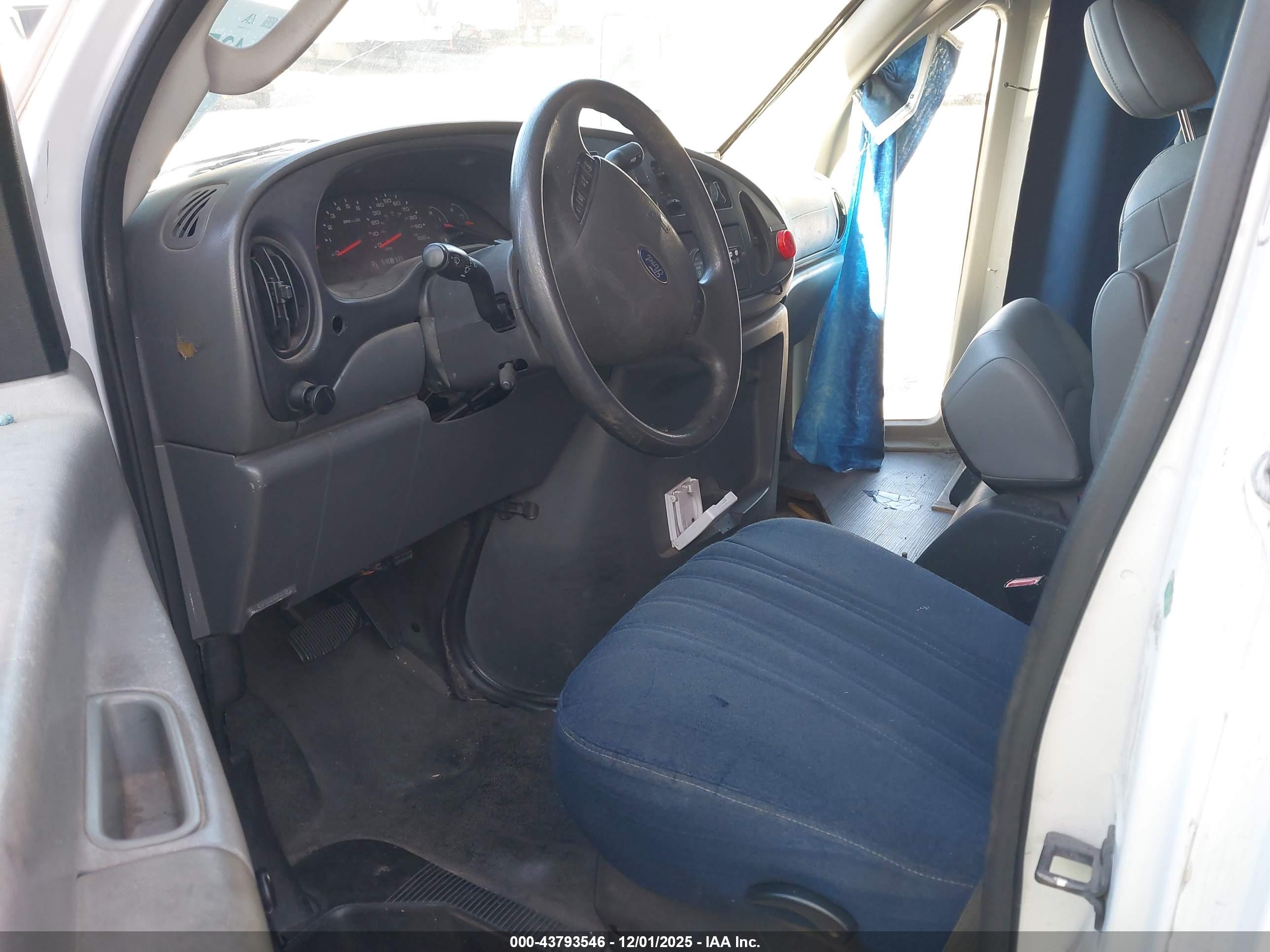 FORD E-450 image 8