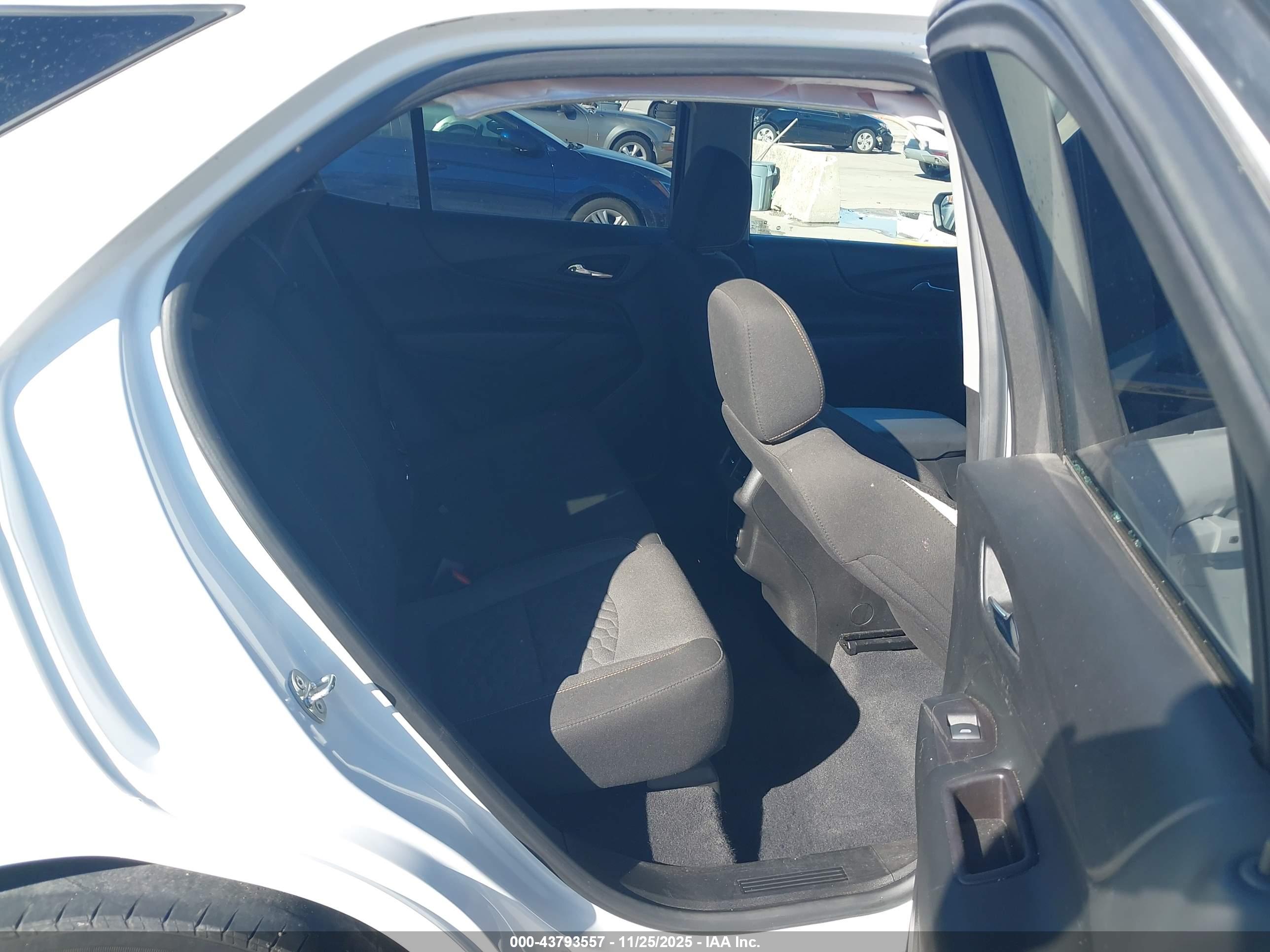 CHEVROLET EQUINOX image 8
