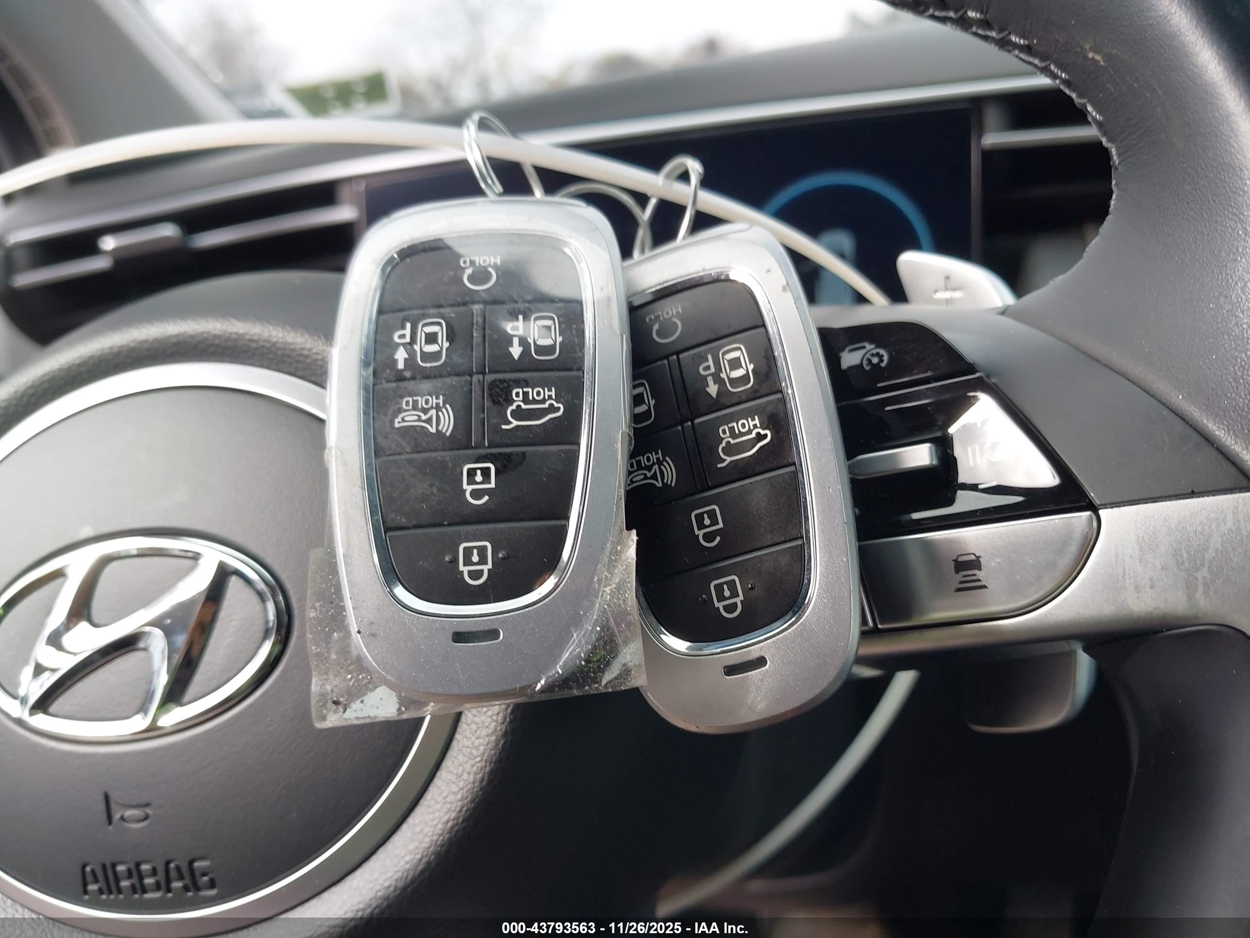 HYUNDAI TUCSON image 11