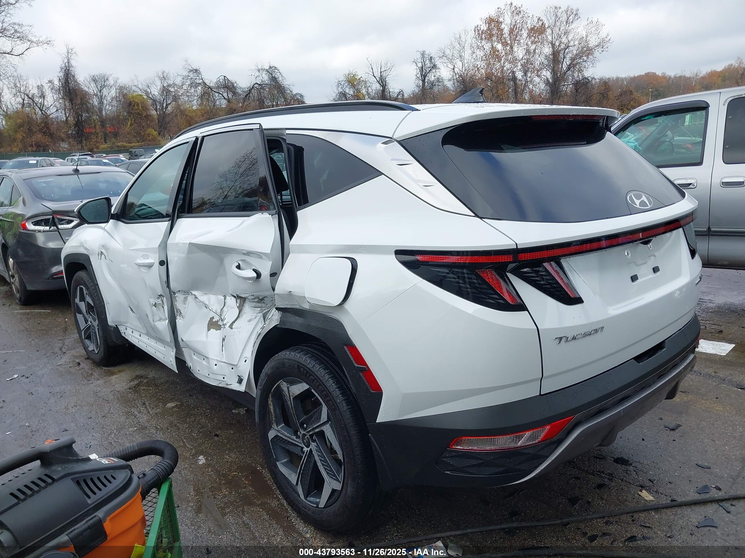 HYUNDAI TUCSON image 3