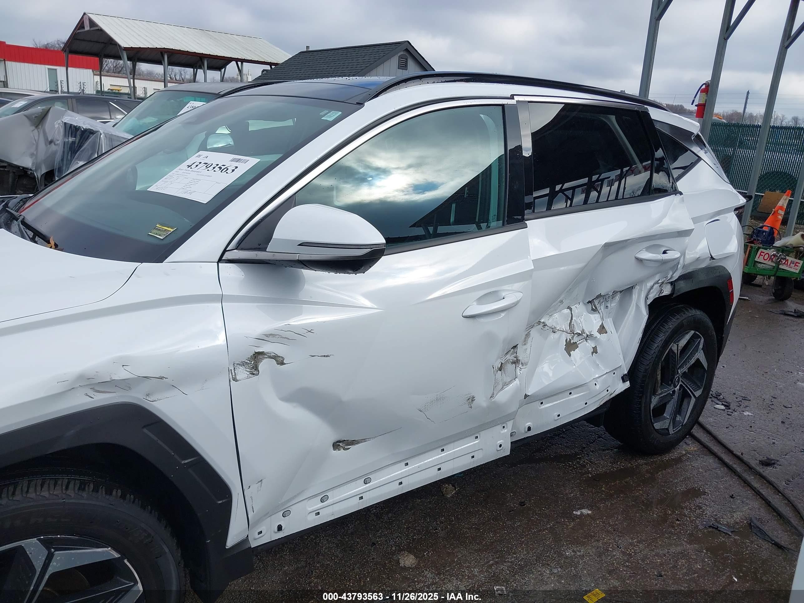 HYUNDAI TUCSON image 6