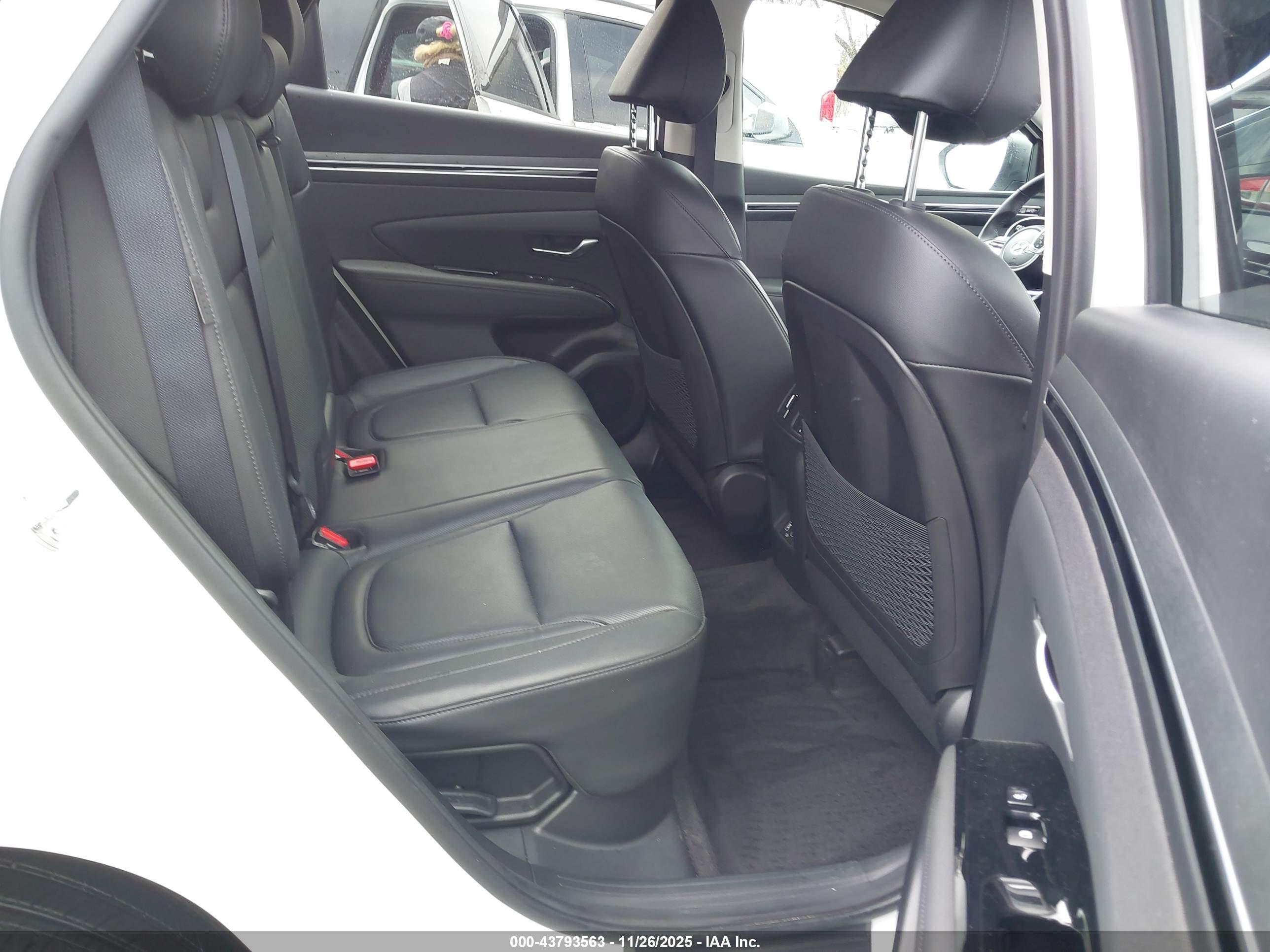 HYUNDAI TUCSON image 8