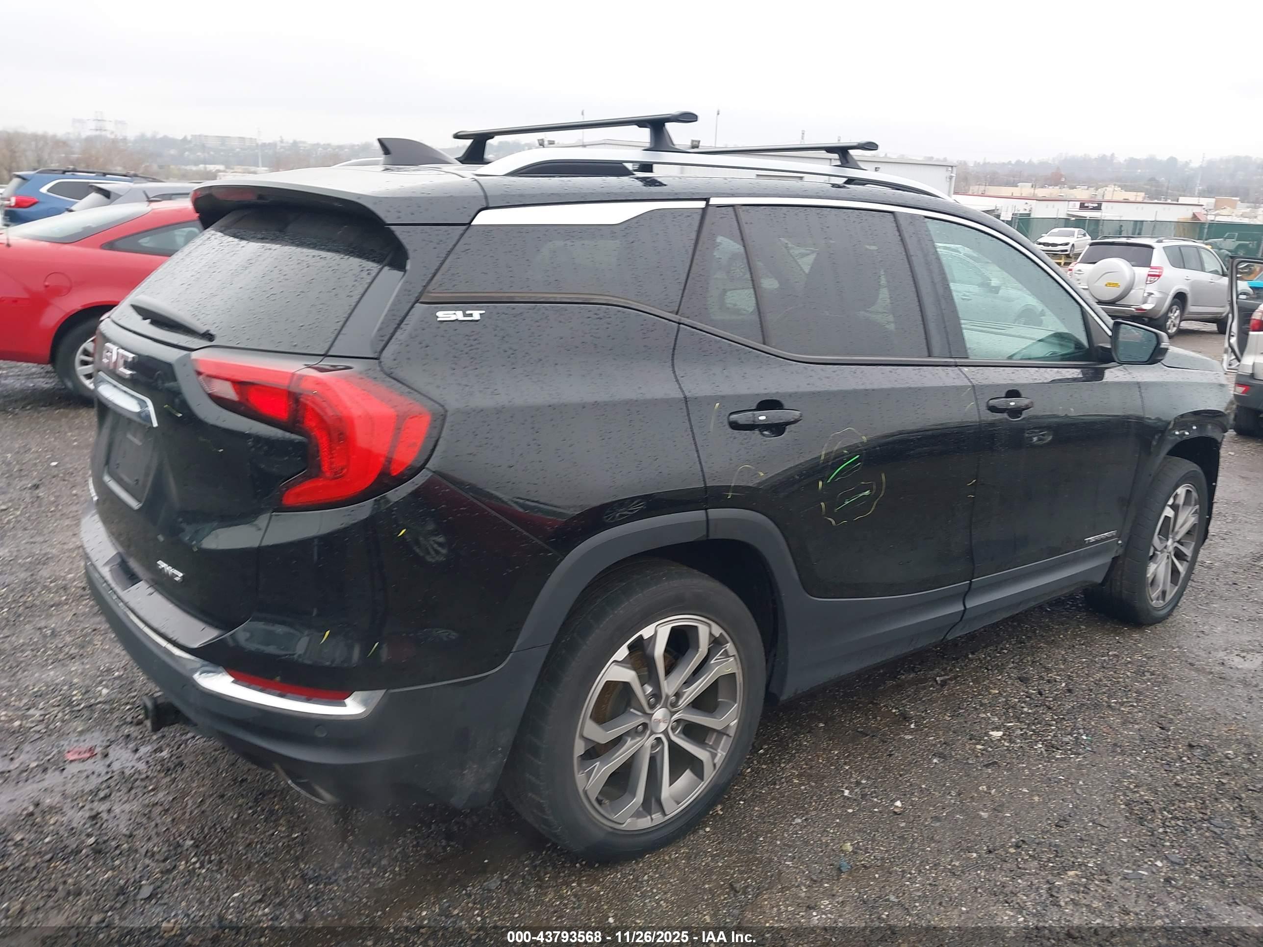 GMC TERRAIN image 4