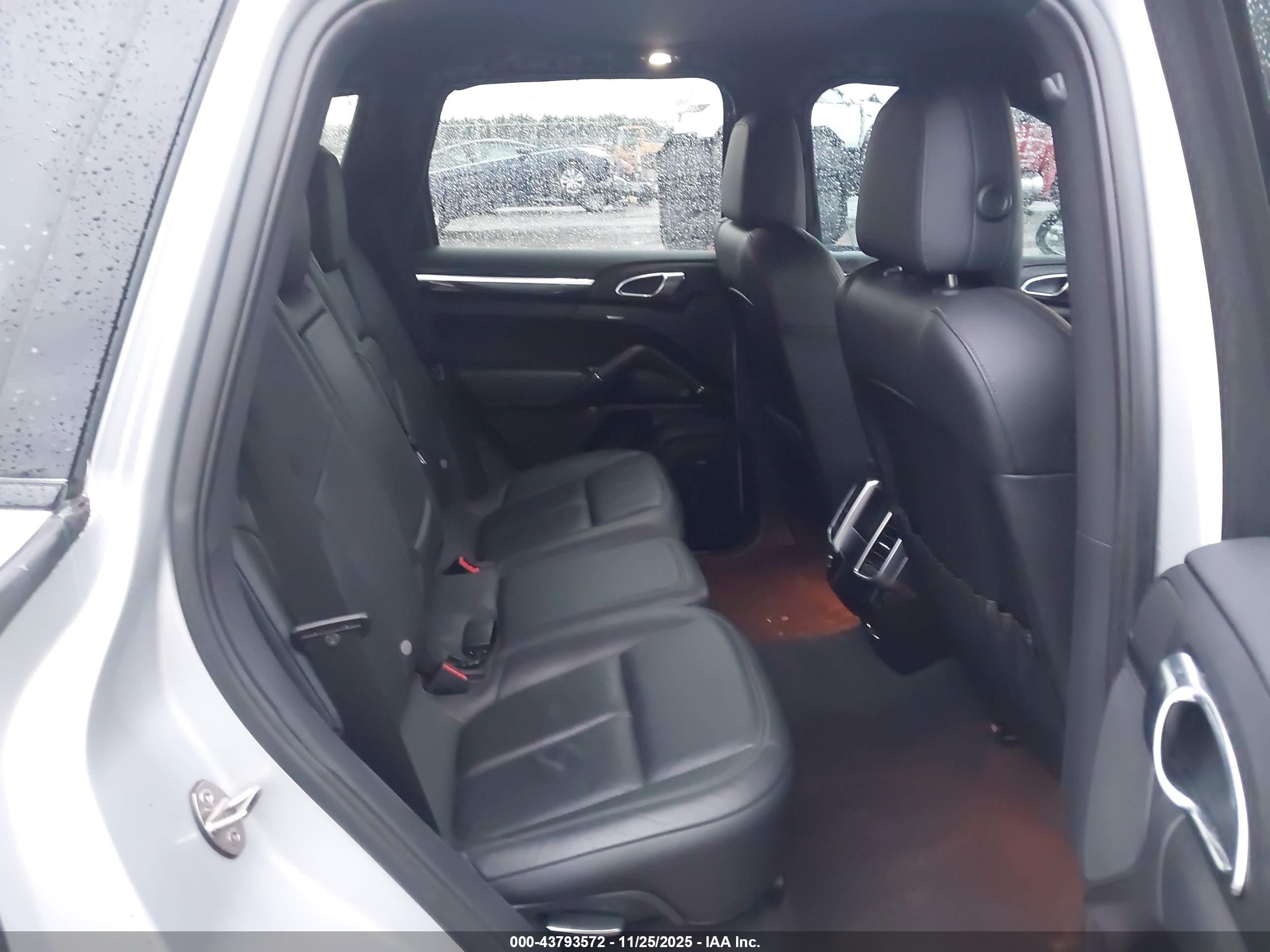 PORSCHE CAYENNE image 8