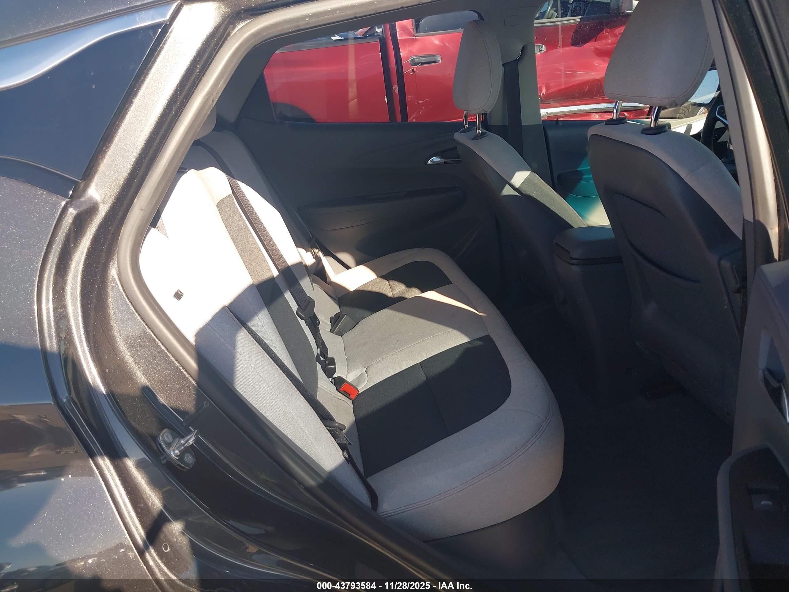 CHEVROLET BOLT image 8