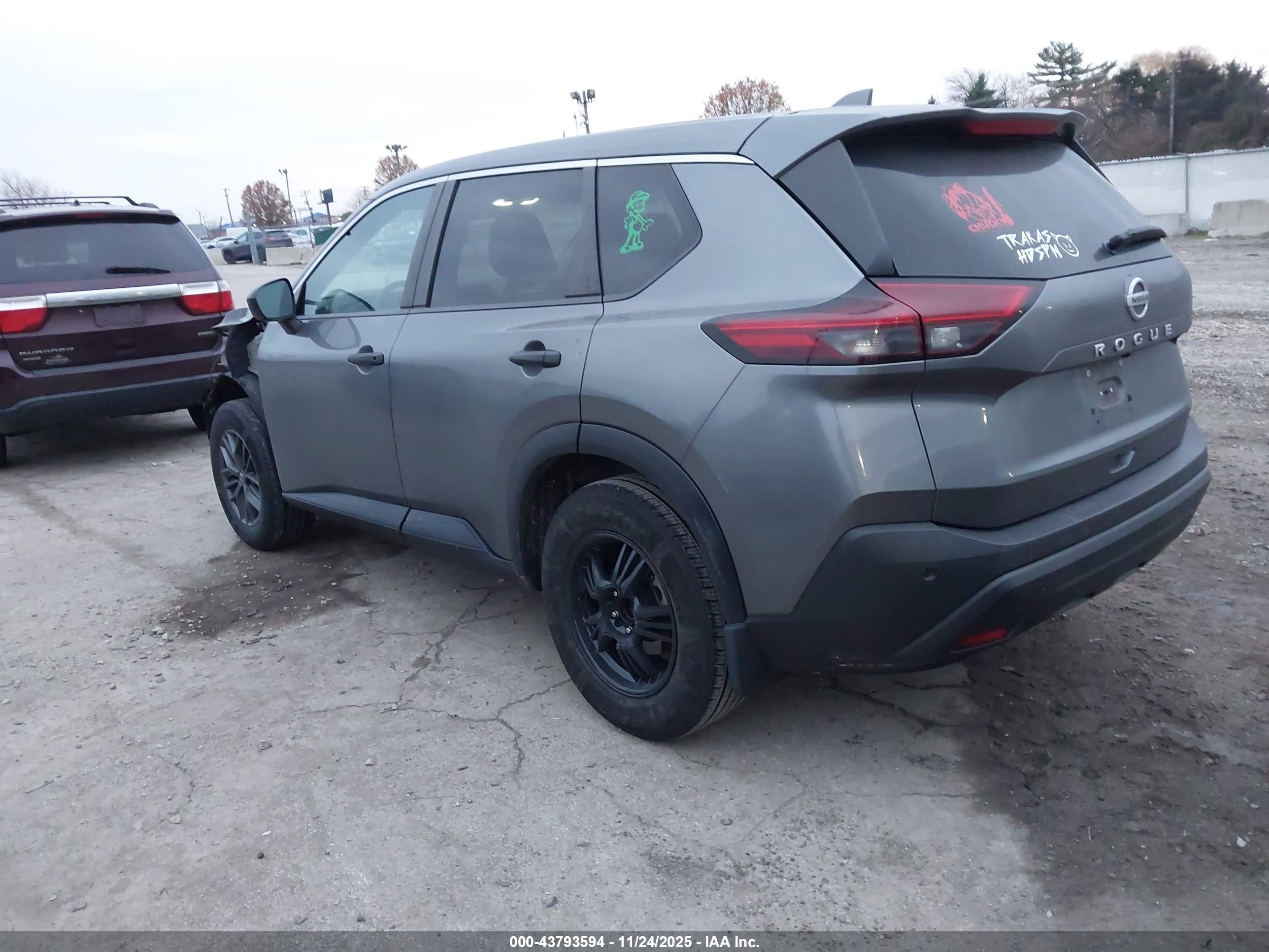 NISSAN ROGUE image 3