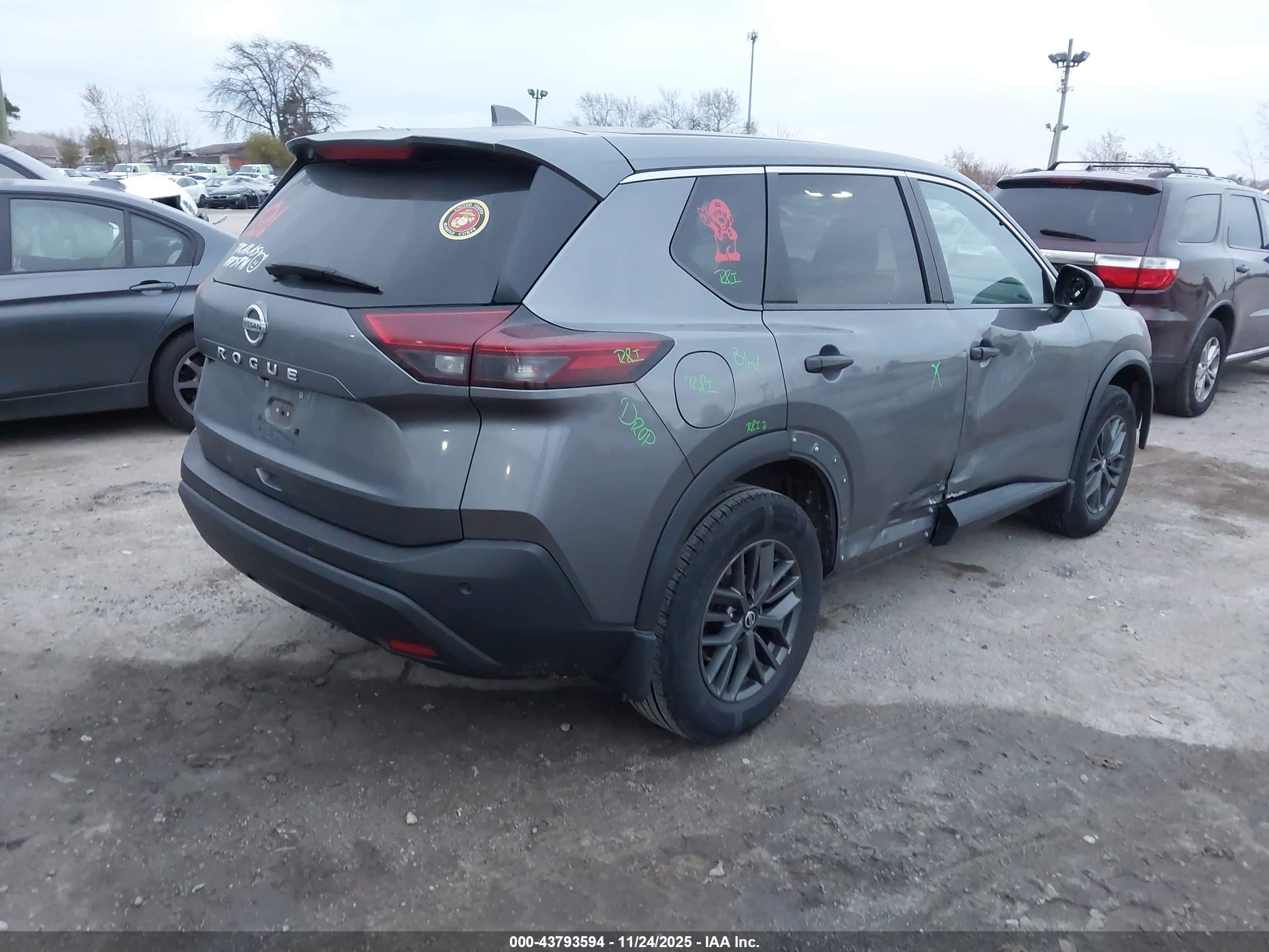 NISSAN ROGUE image 4