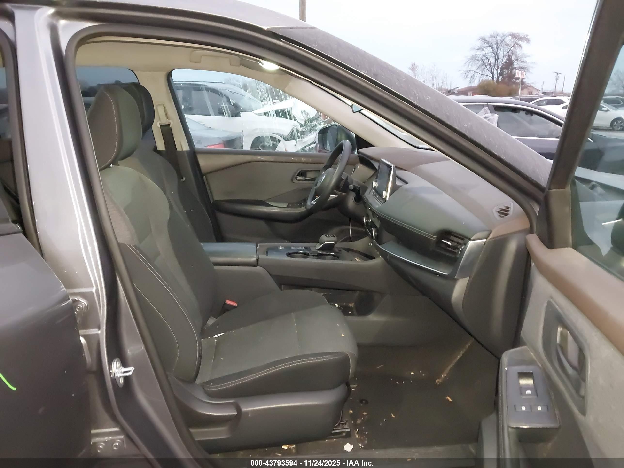 NISSAN ROGUE image 5