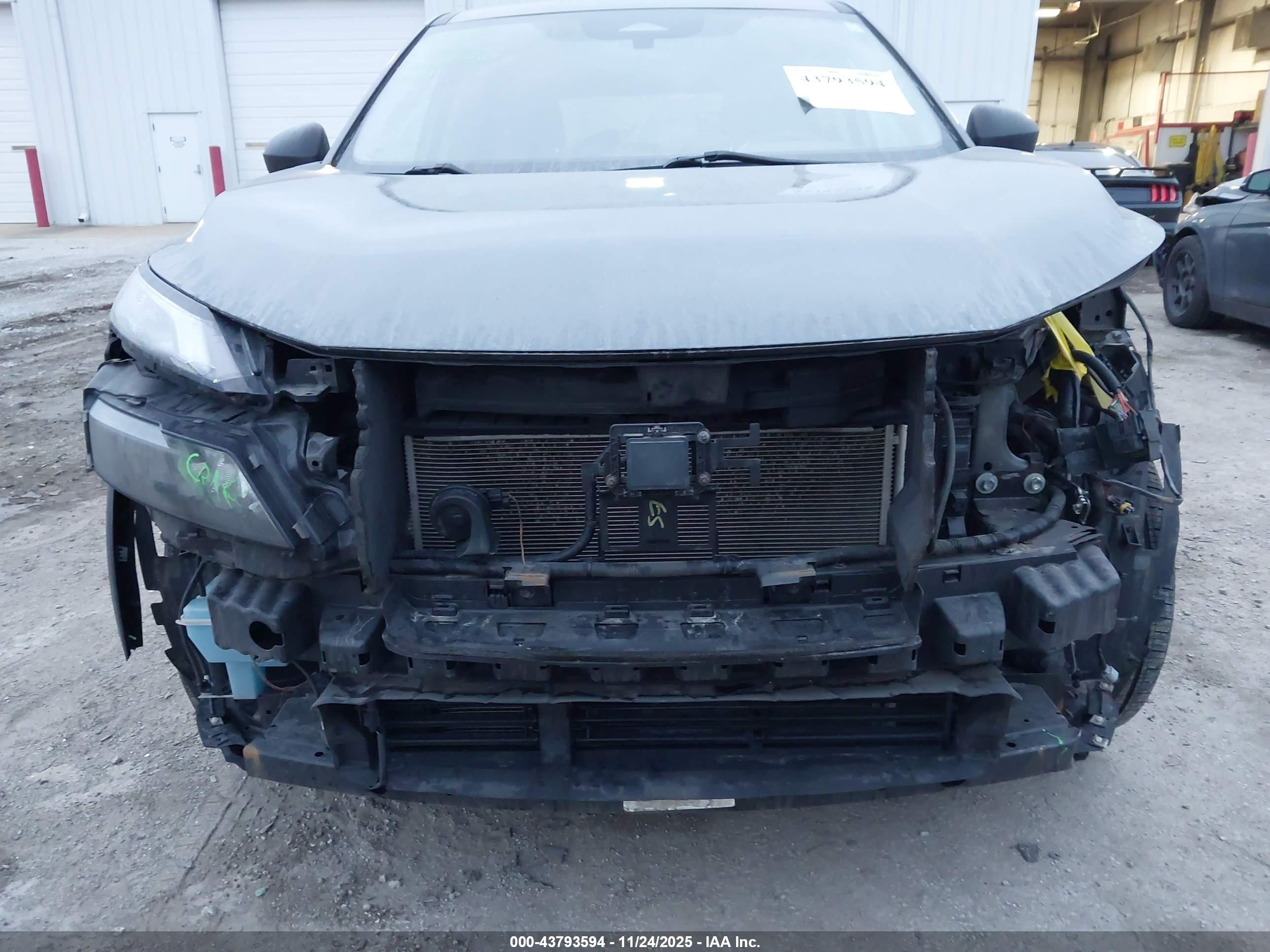 NISSAN ROGUE image 6