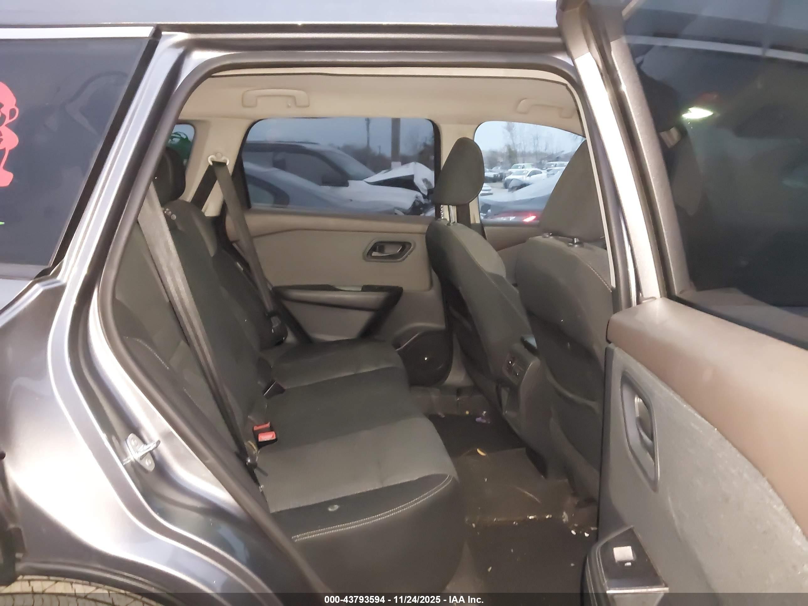 NISSAN ROGUE image 8