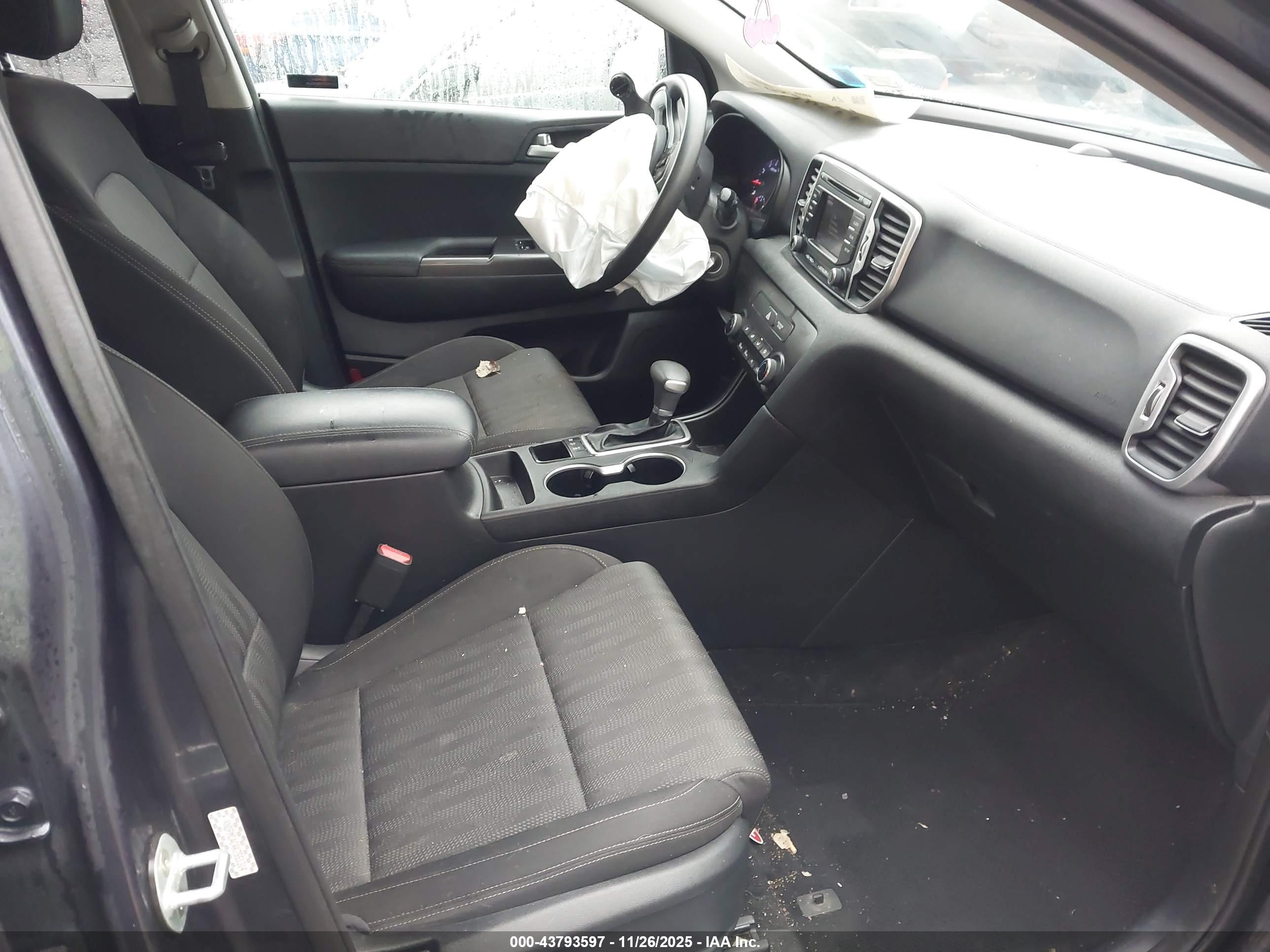 KIA SPORTAGE image 5