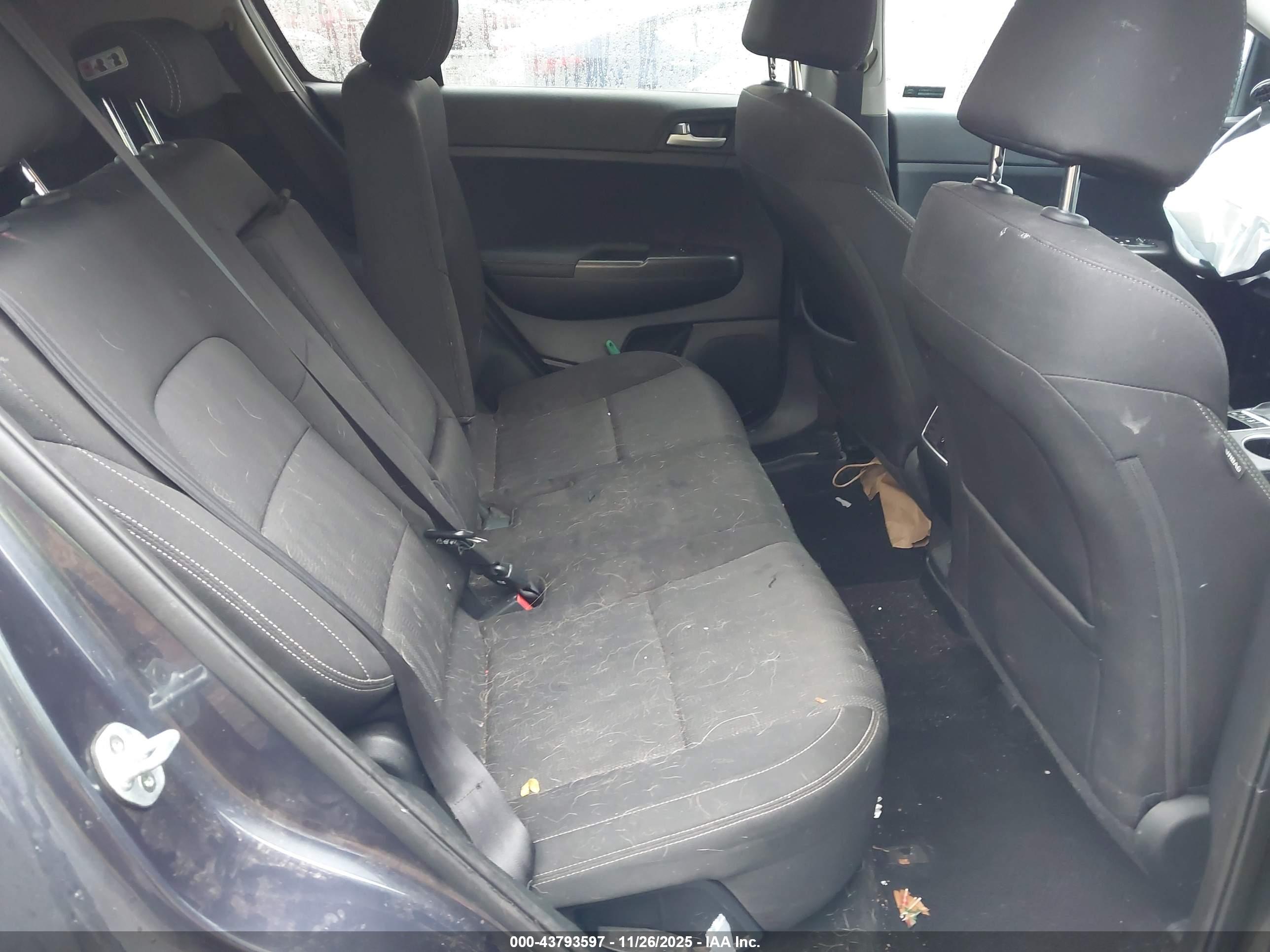 KIA SPORTAGE image 8