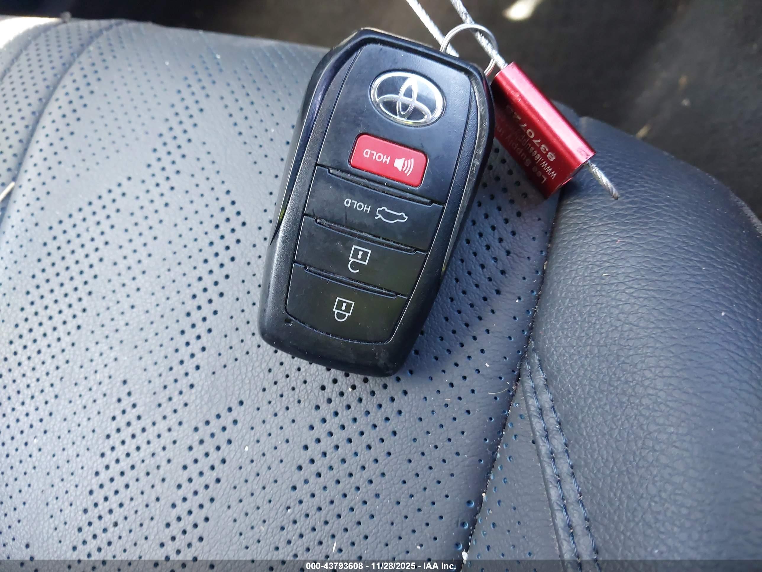 TOYOTA CAMRY image 11