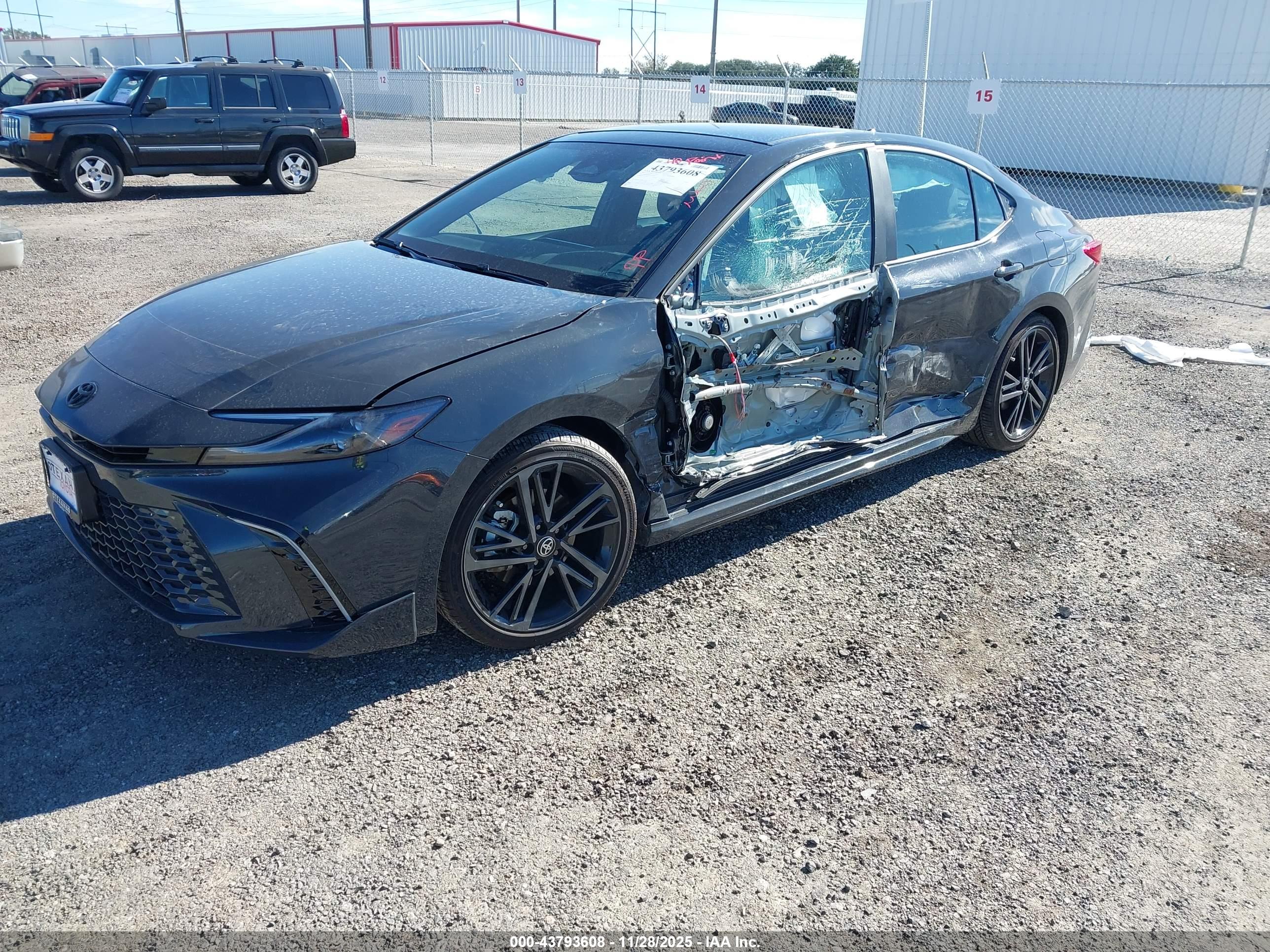 TOYOTA CAMRY image 2