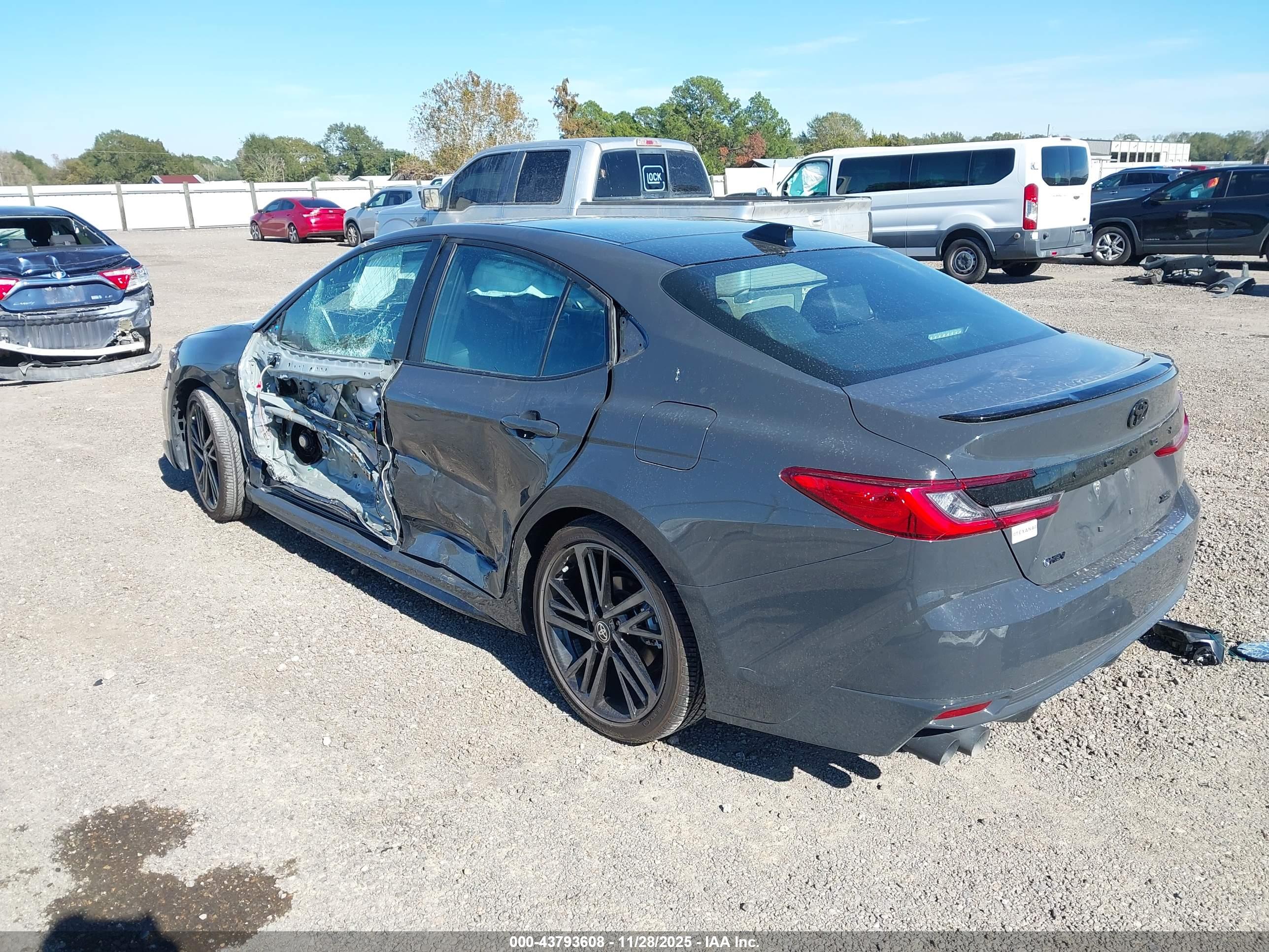 TOYOTA CAMRY image 3