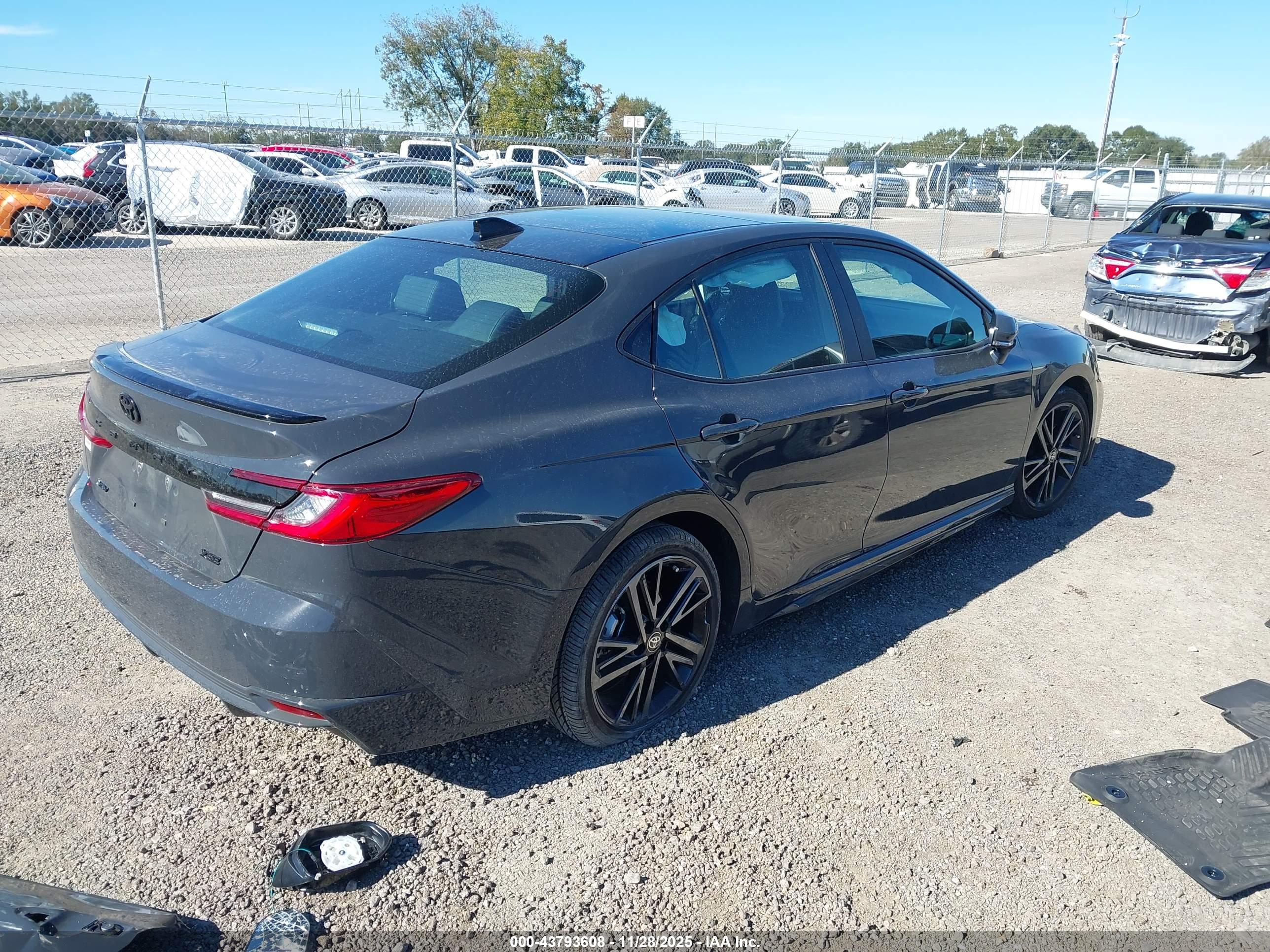 TOYOTA CAMRY image 4