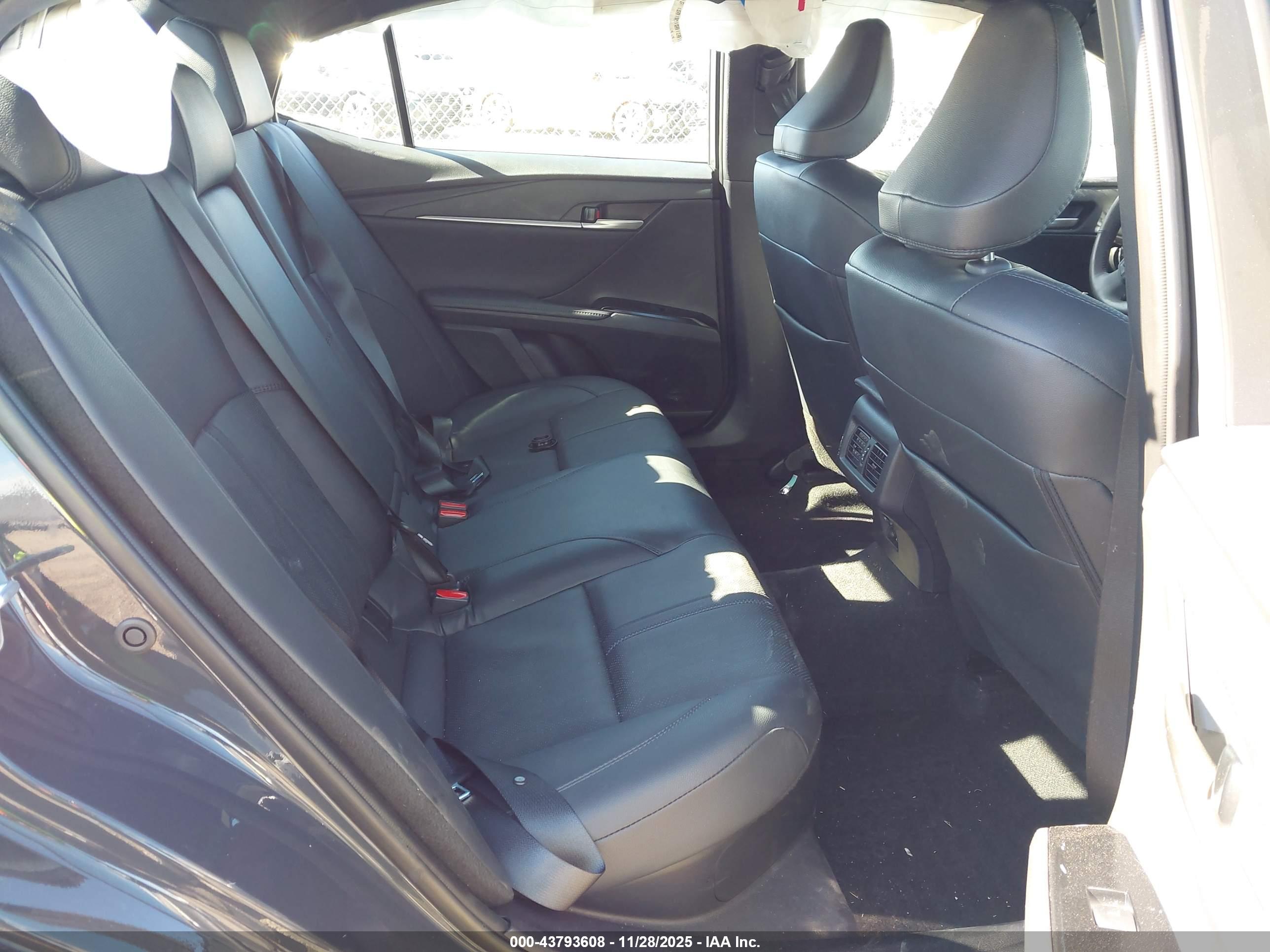 TOYOTA CAMRY image 8