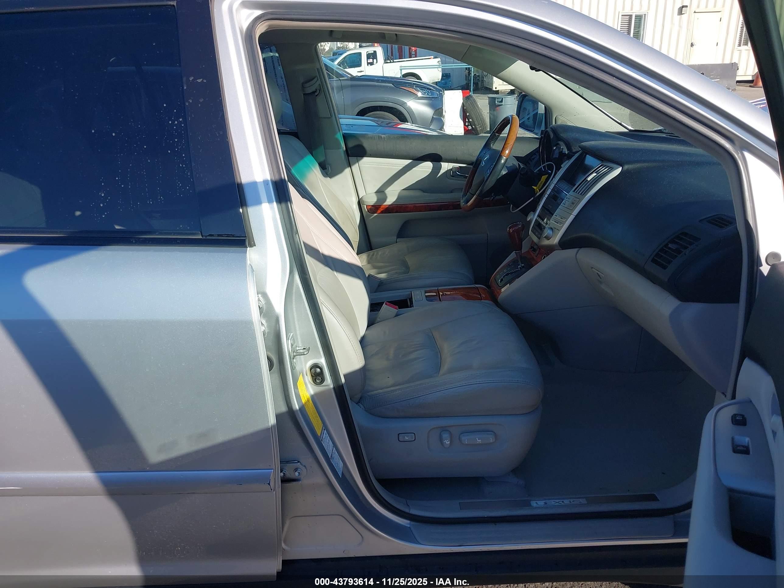 LEXUS RX image 5