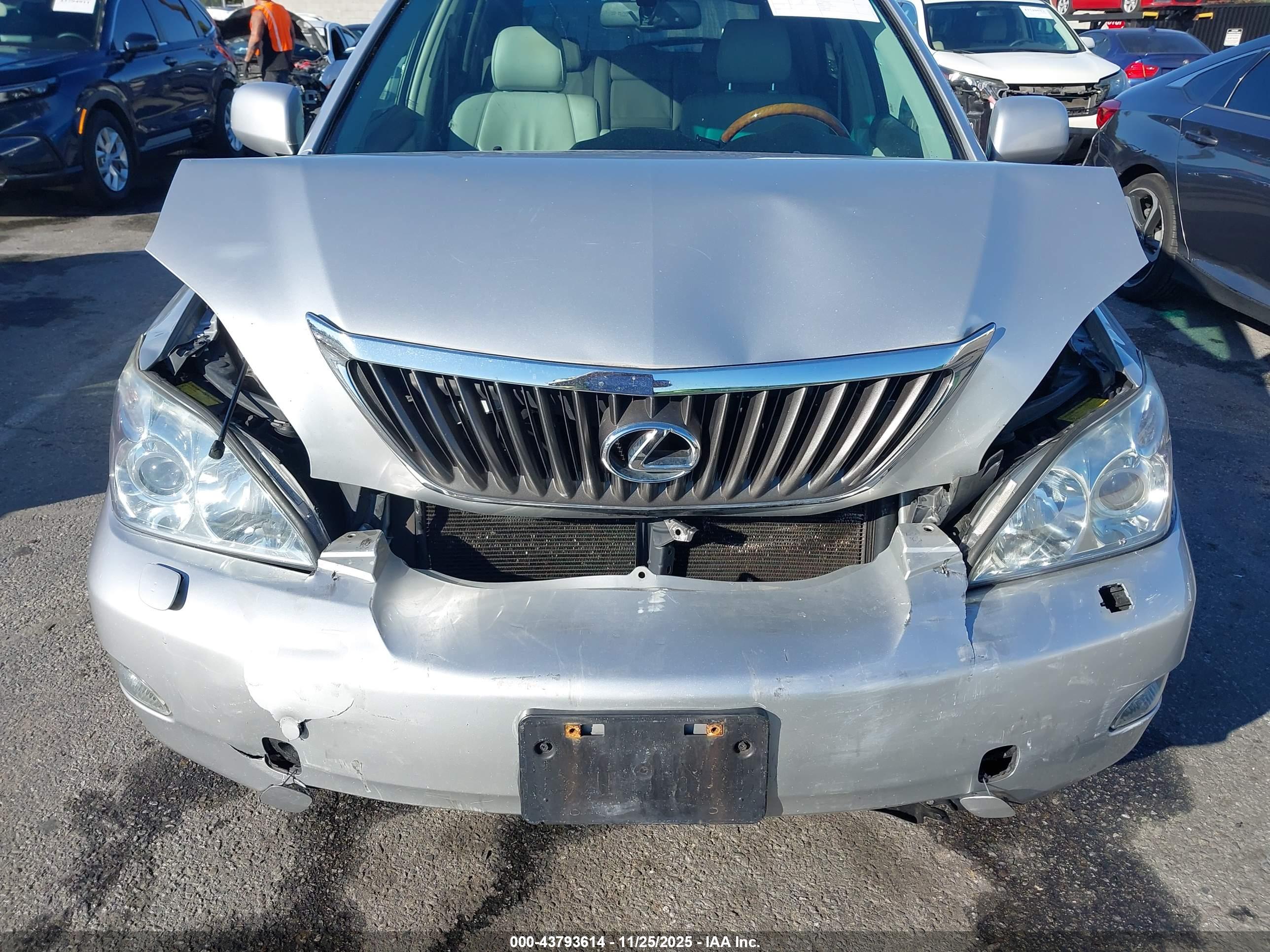 LEXUS RX image 6