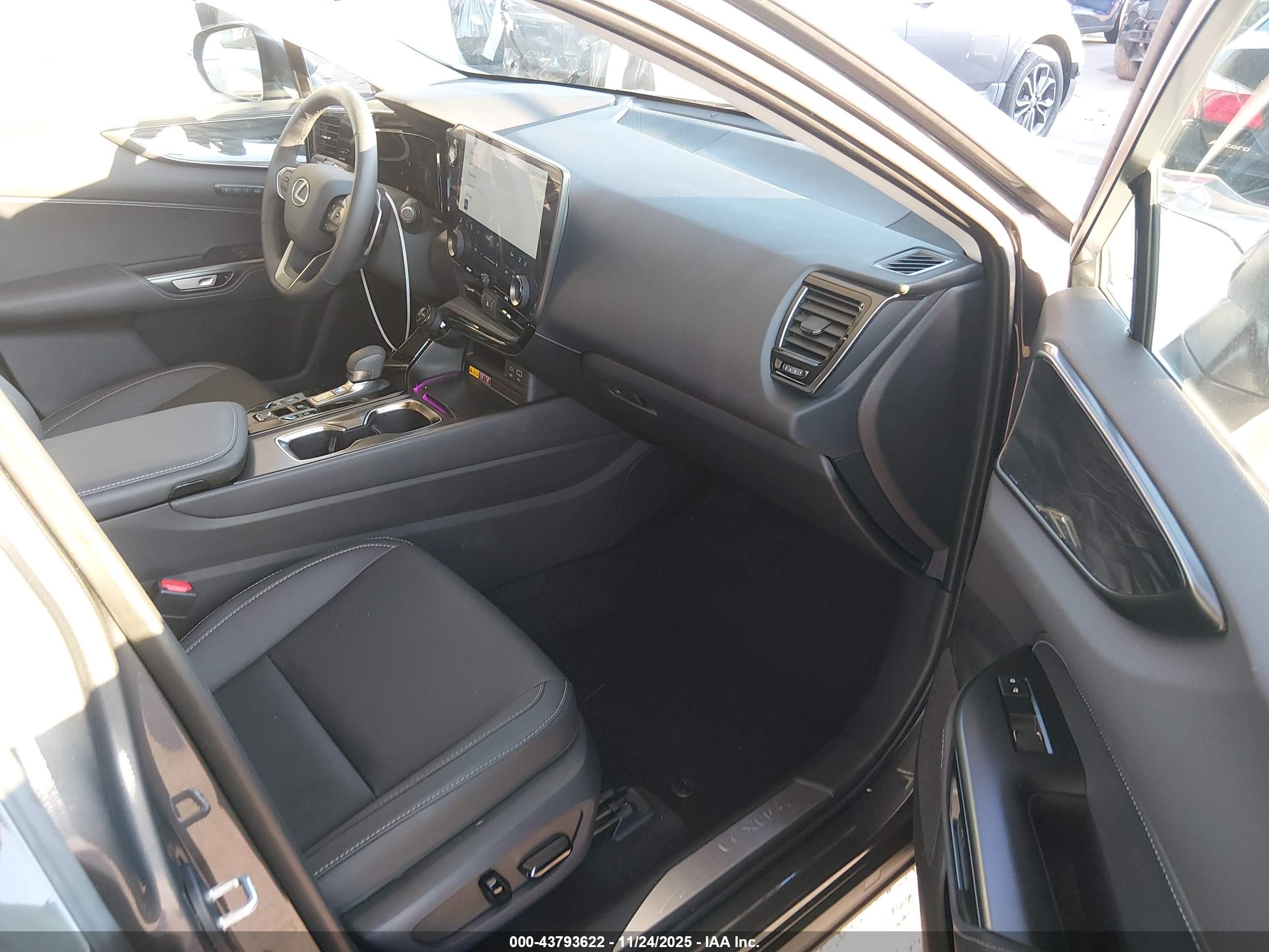 LEXUS NX image 5