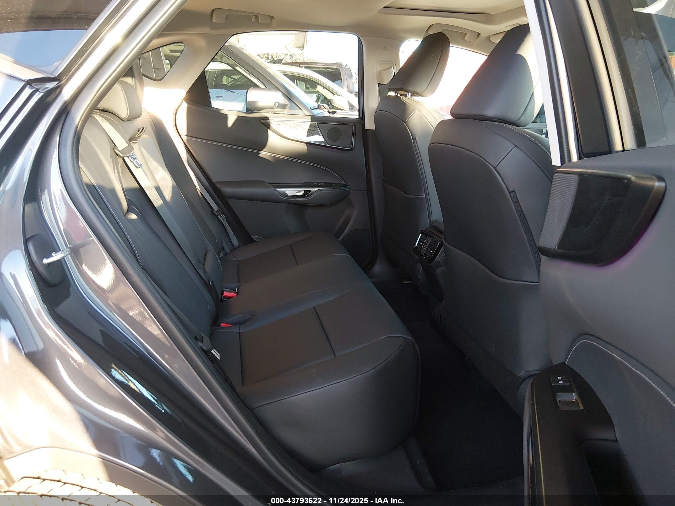 LEXUS NX image 8