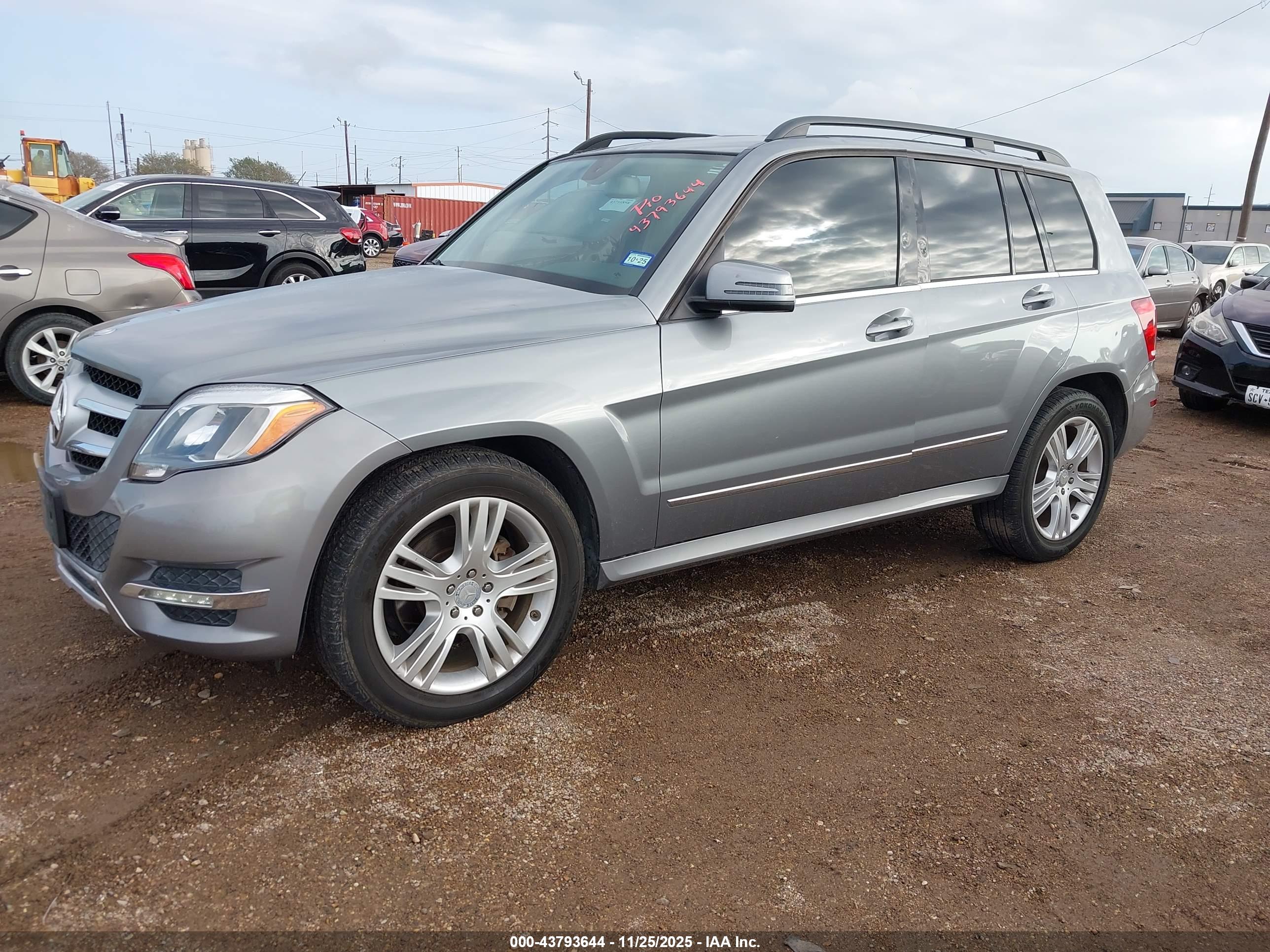 MERCEDES-BENZ GLK image 2