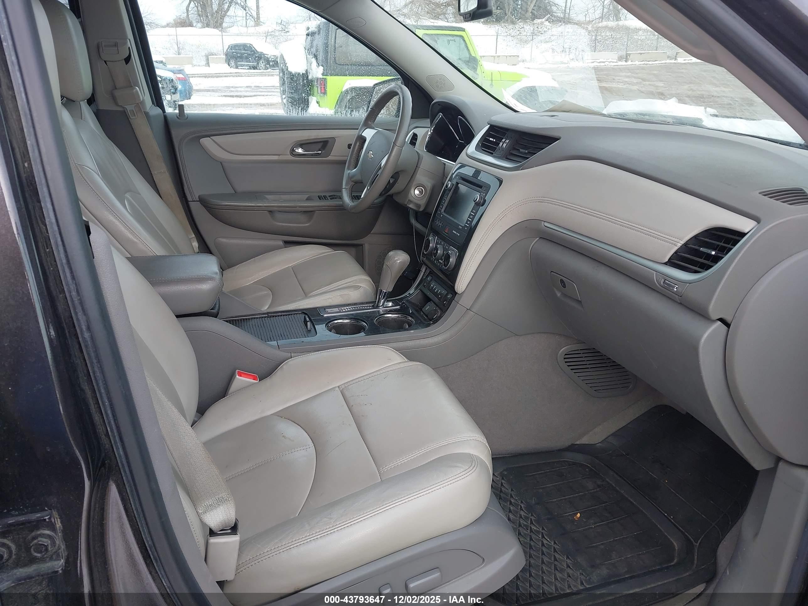 CHEVROLET TRAVERSE image 5
