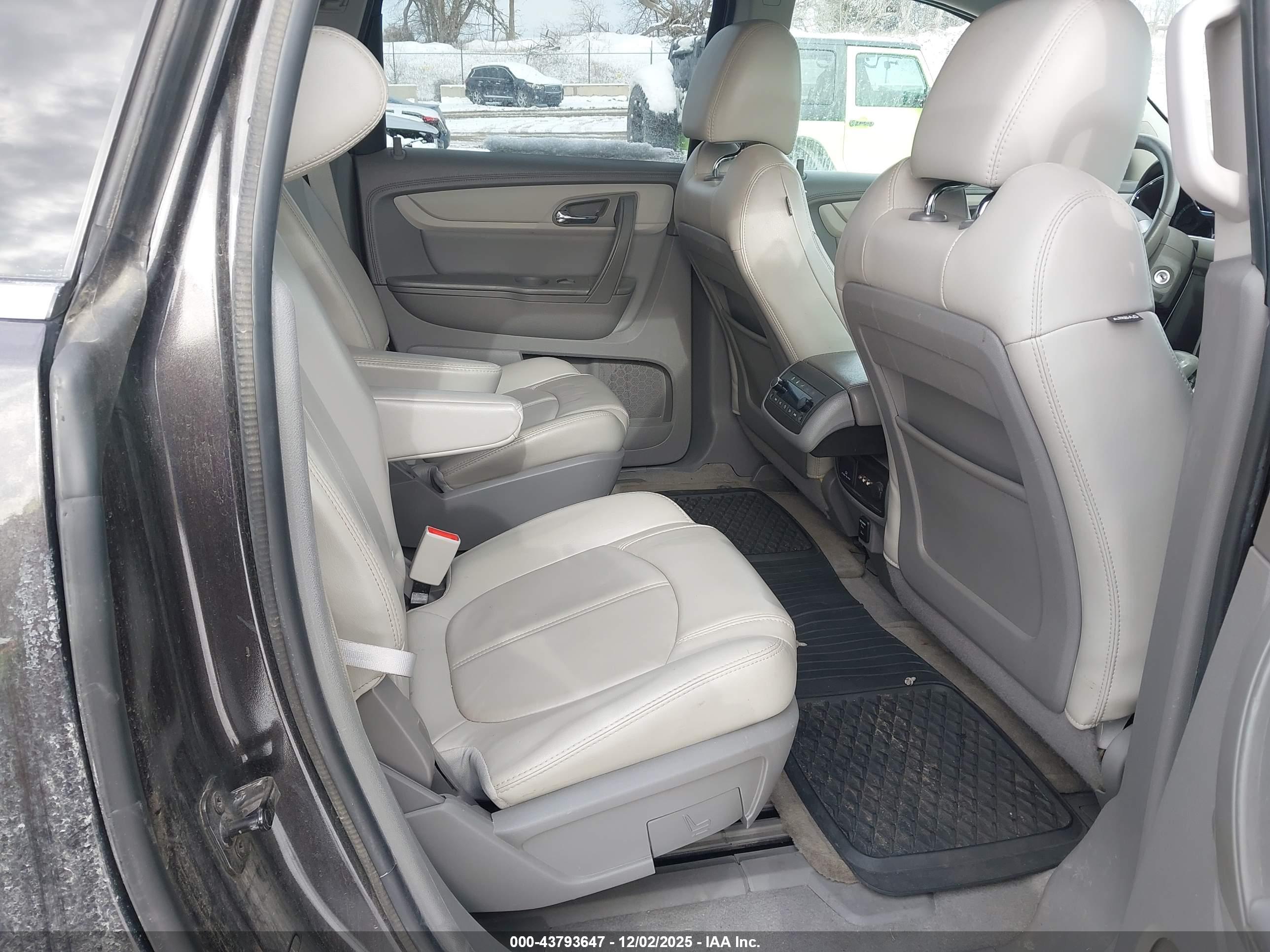 CHEVROLET TRAVERSE image 8