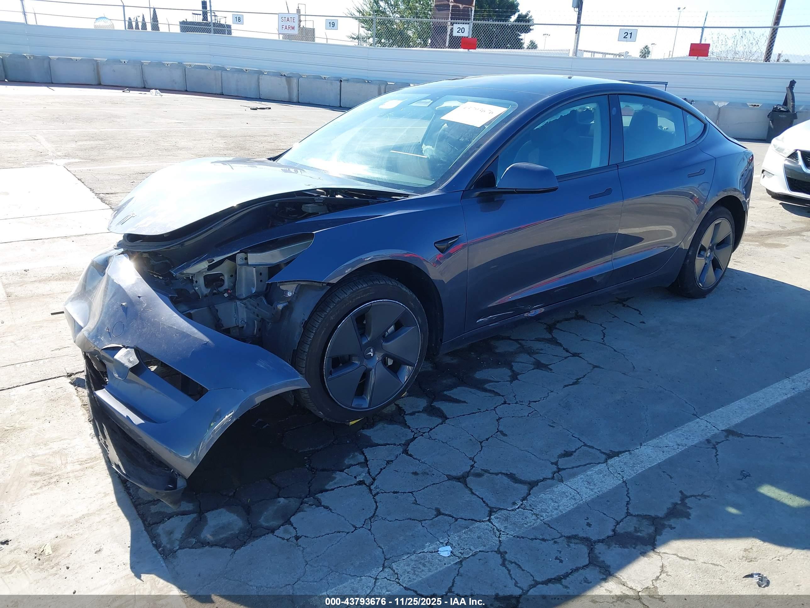 TESLA MODEL image 2