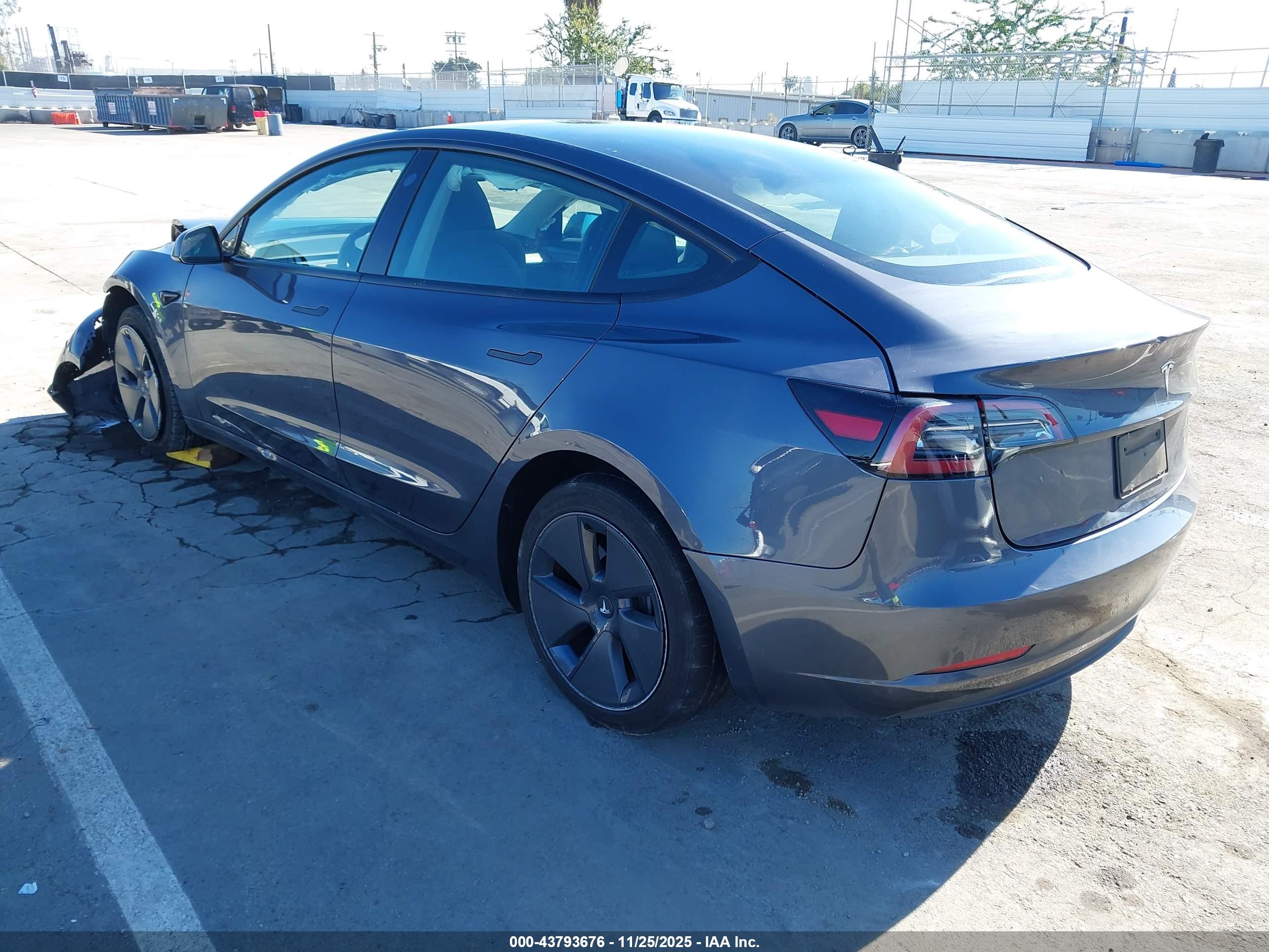 TESLA MODEL image 3