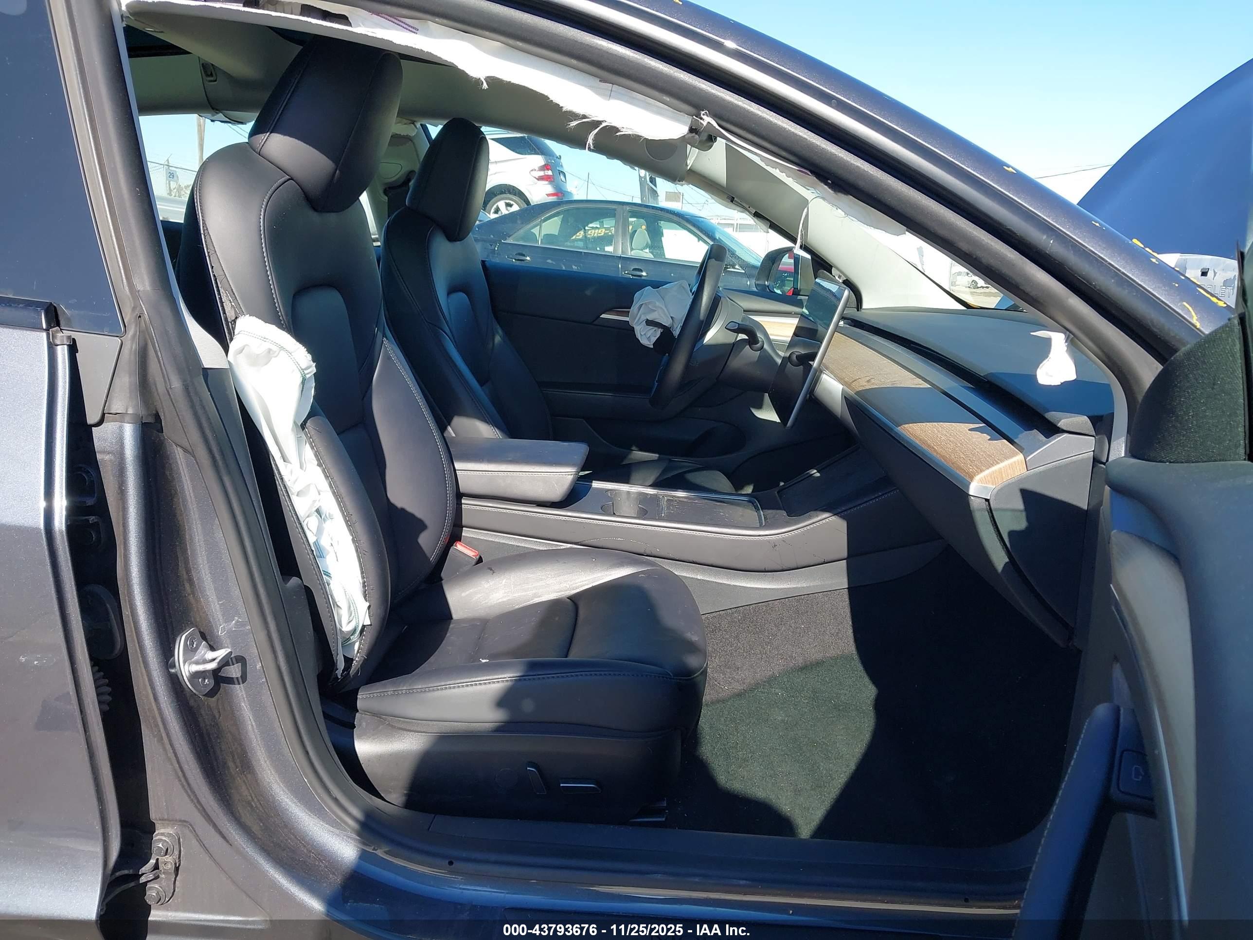 TESLA MODEL image 5
