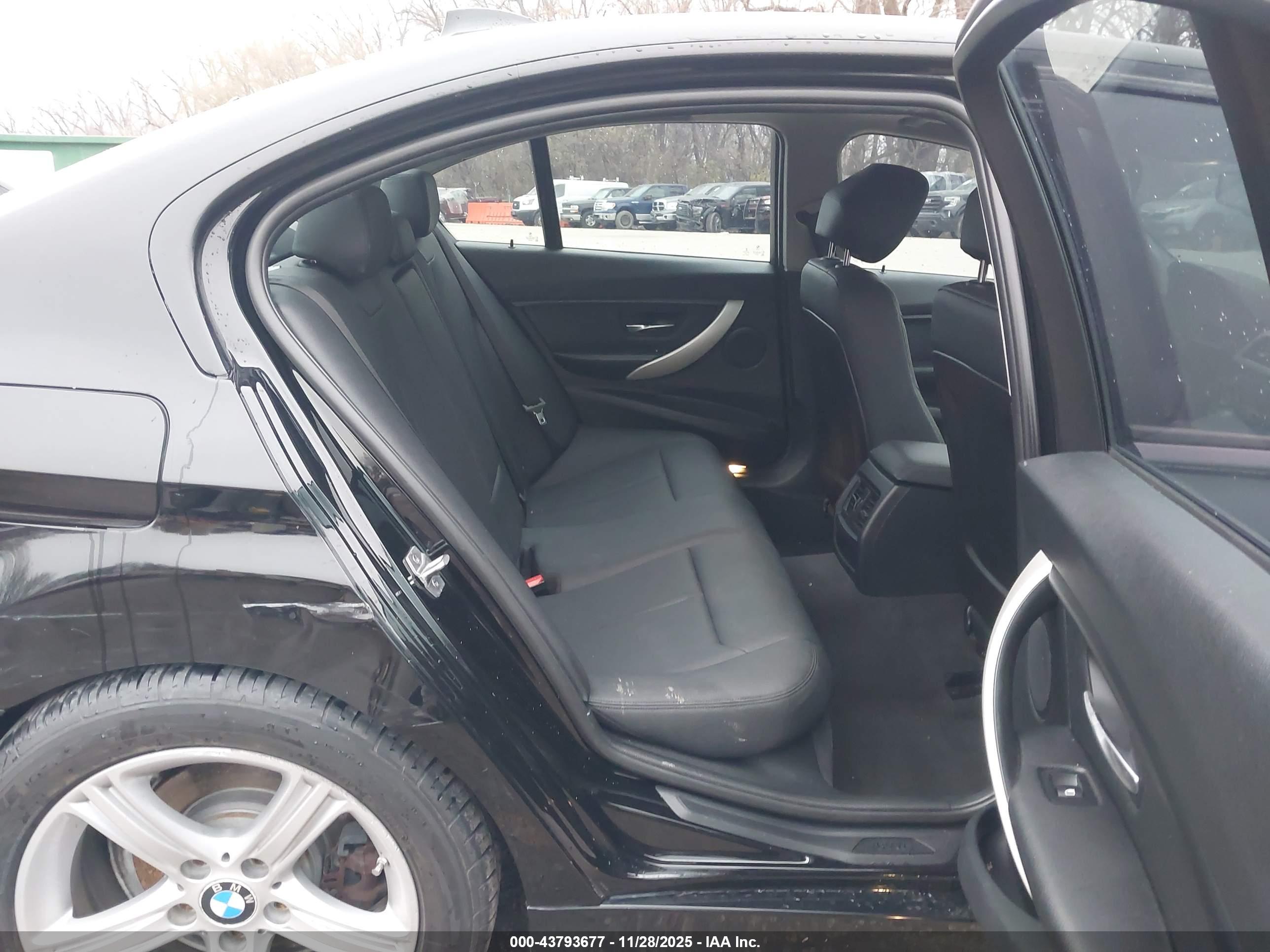 BMW 320I image 8