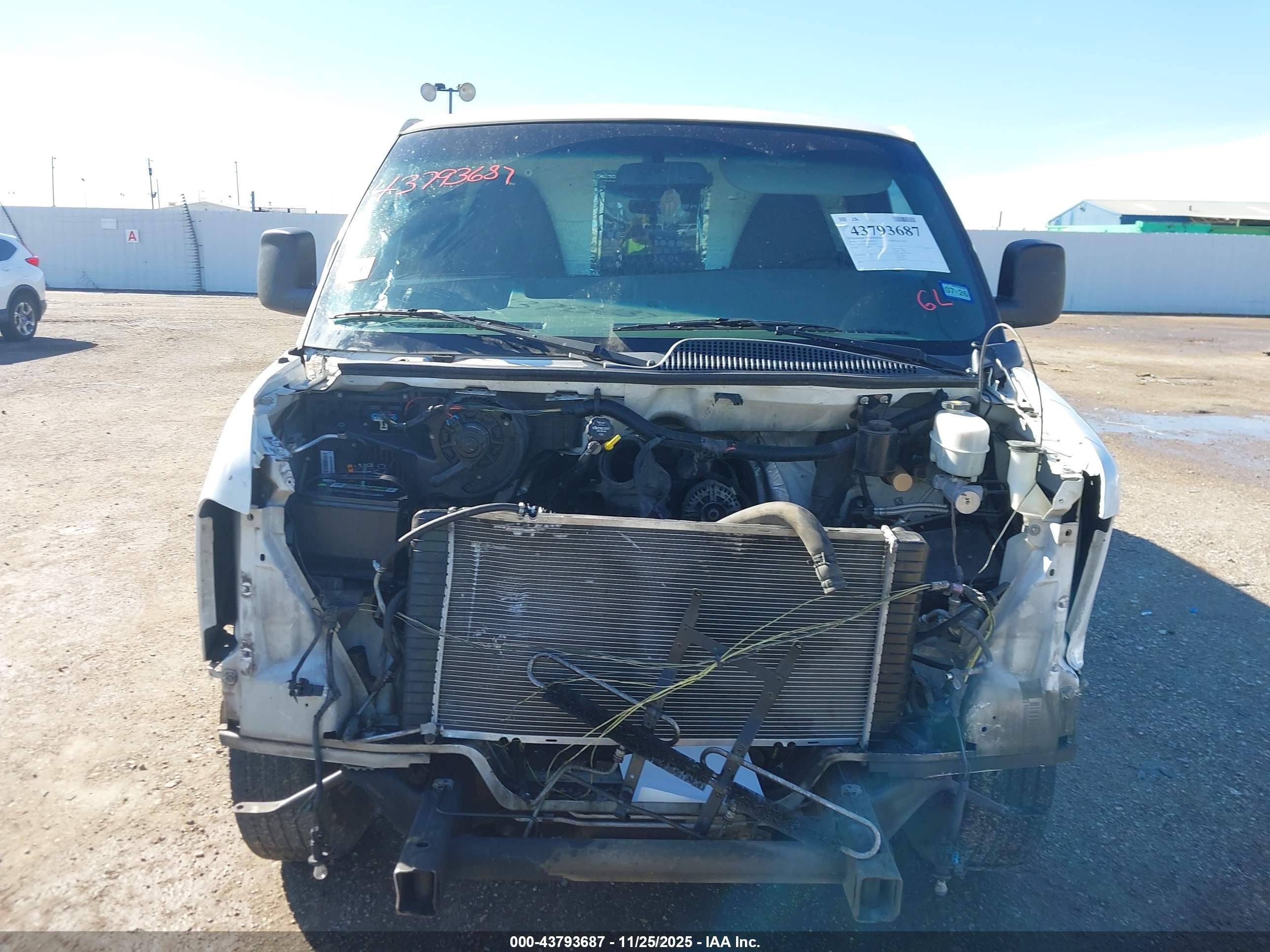 CHEVROLET EXPRESS image 10