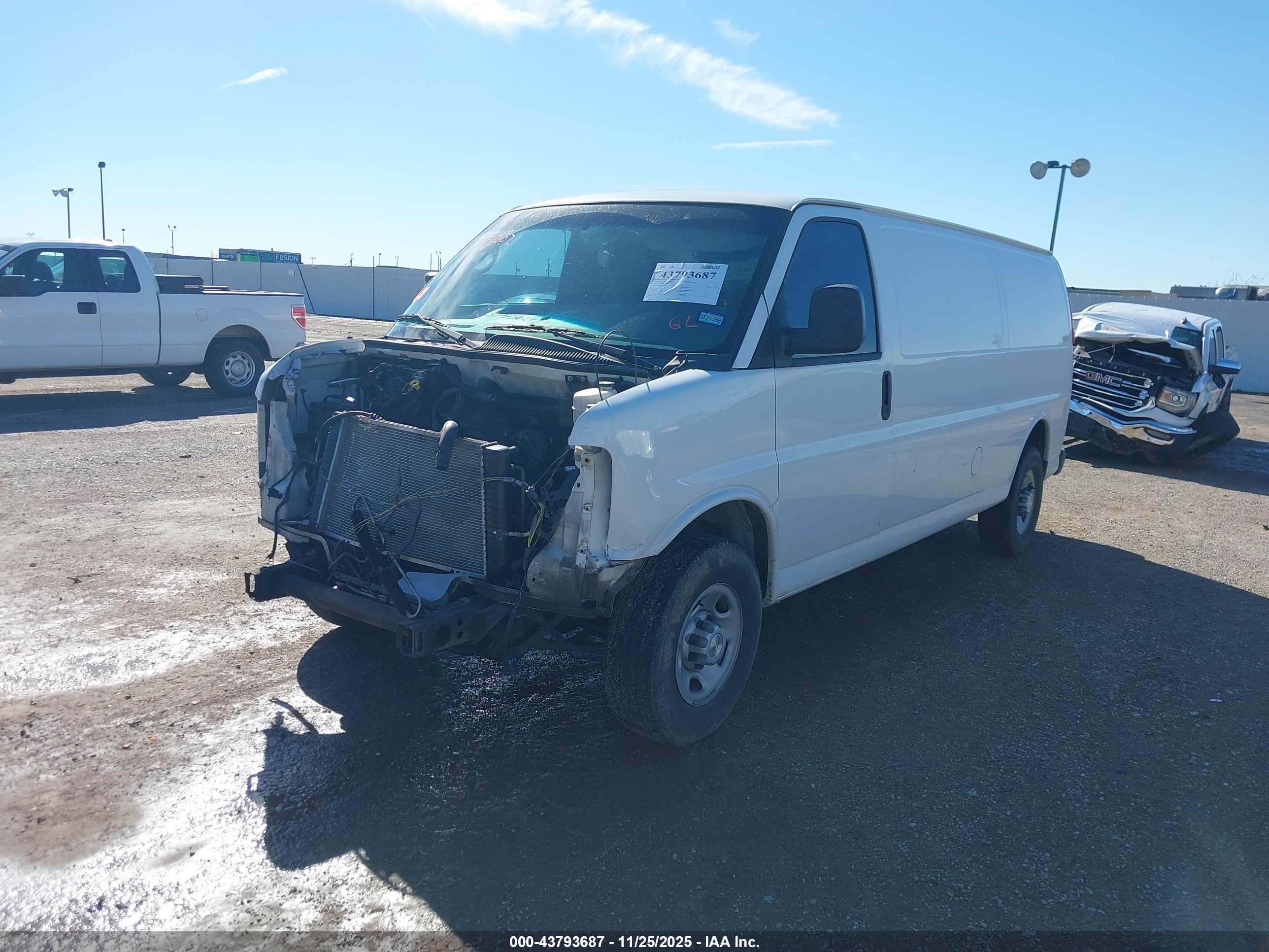 CHEVROLET EXPRESS image 2