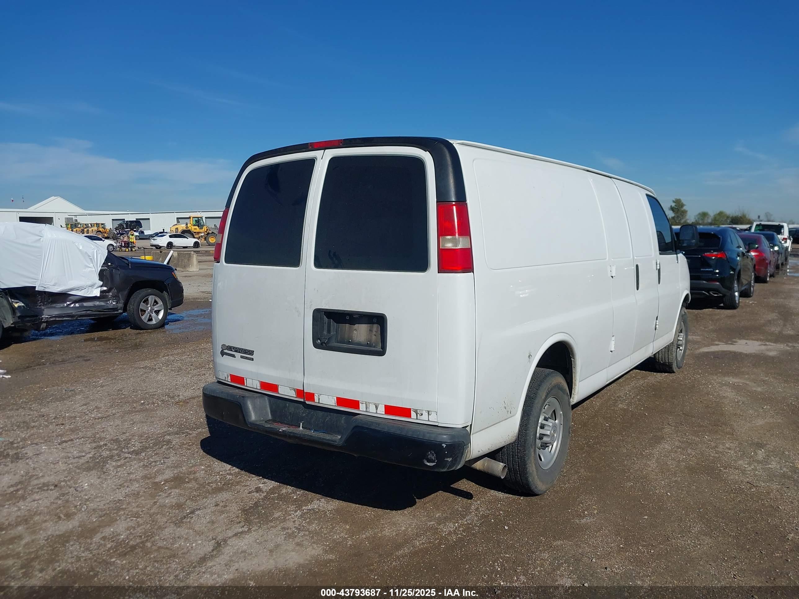 CHEVROLET EXPRESS image 4