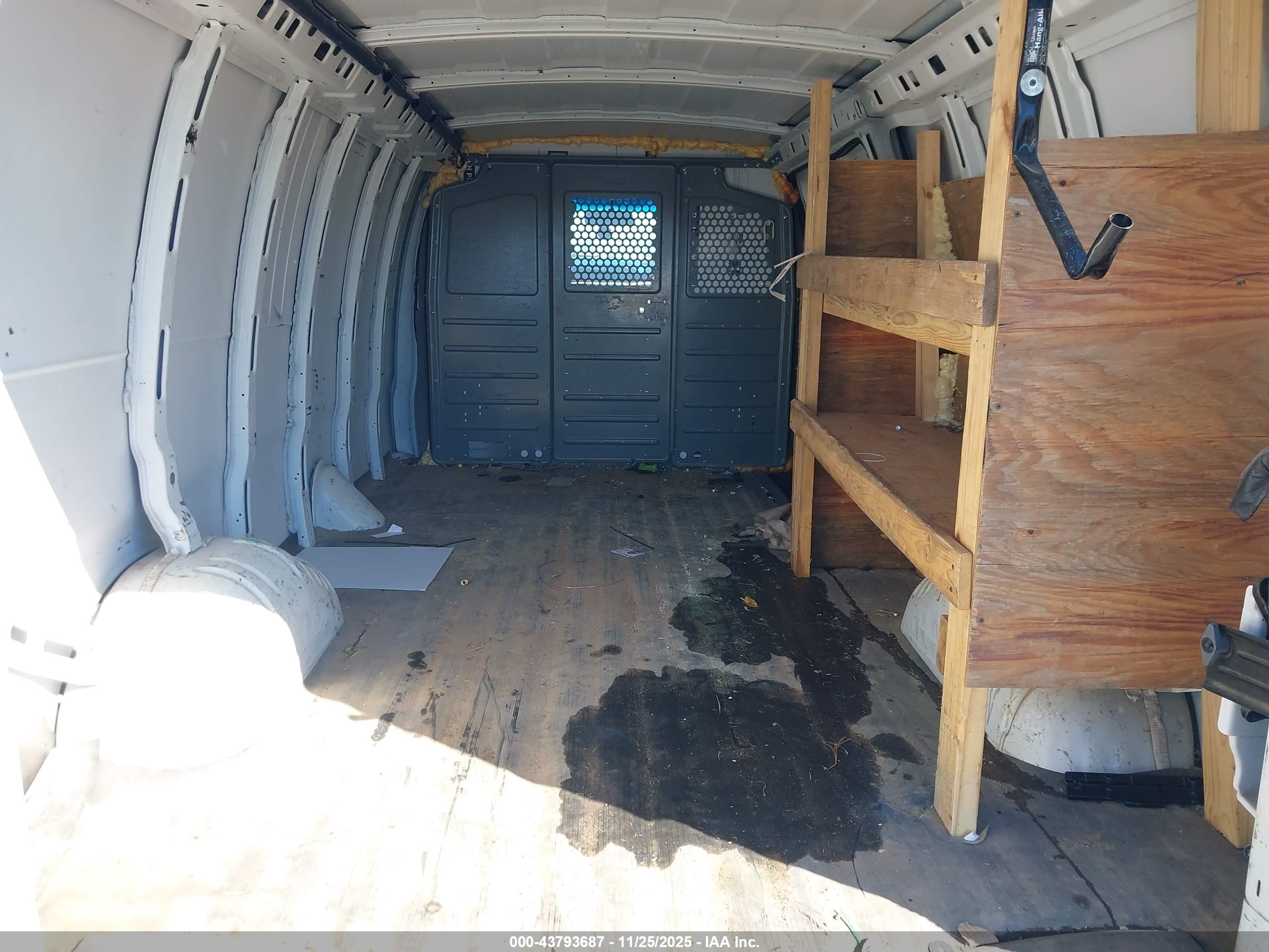 CHEVROLET EXPRESS image 8