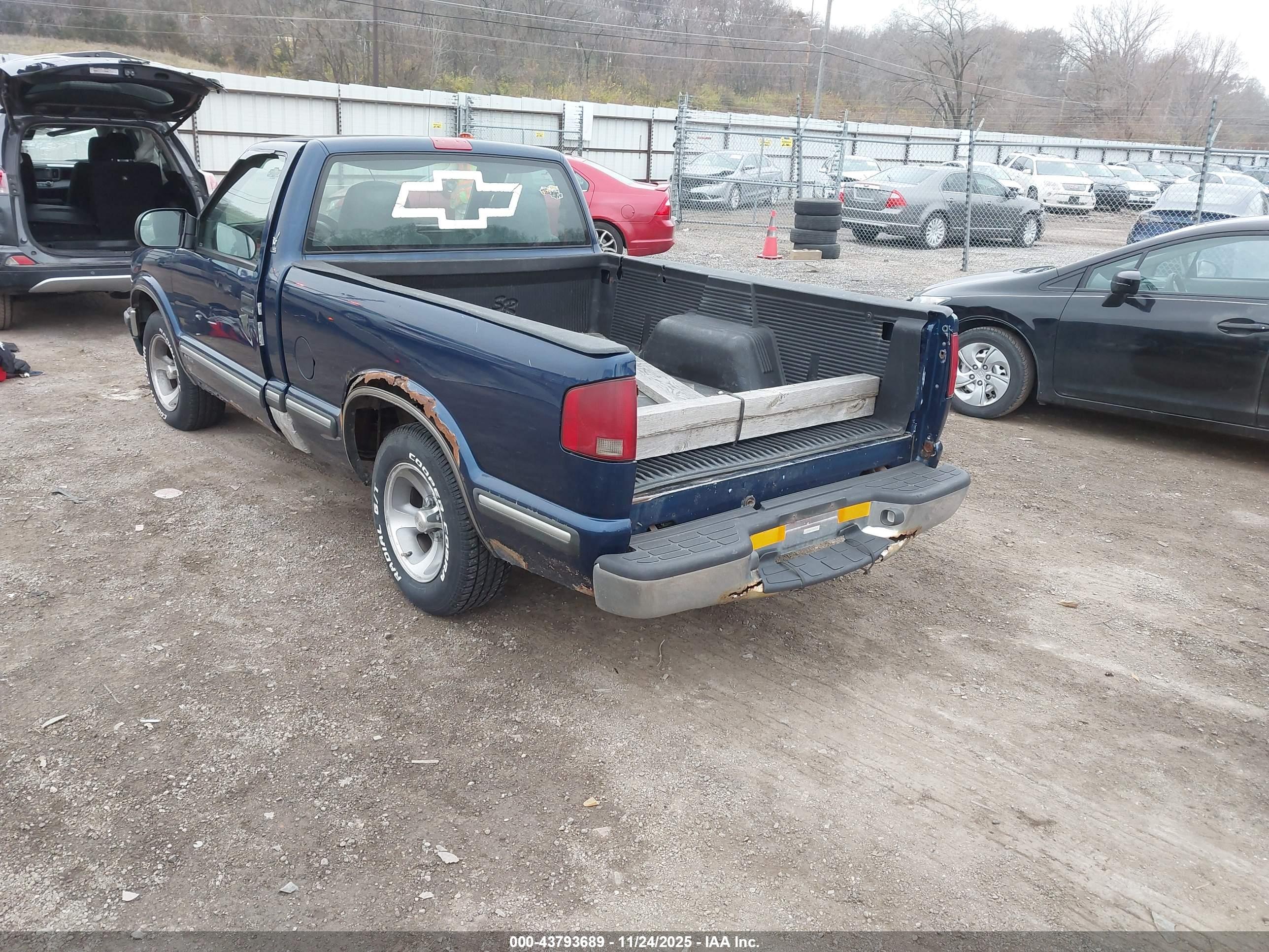CHEVROLET S-10 image 3