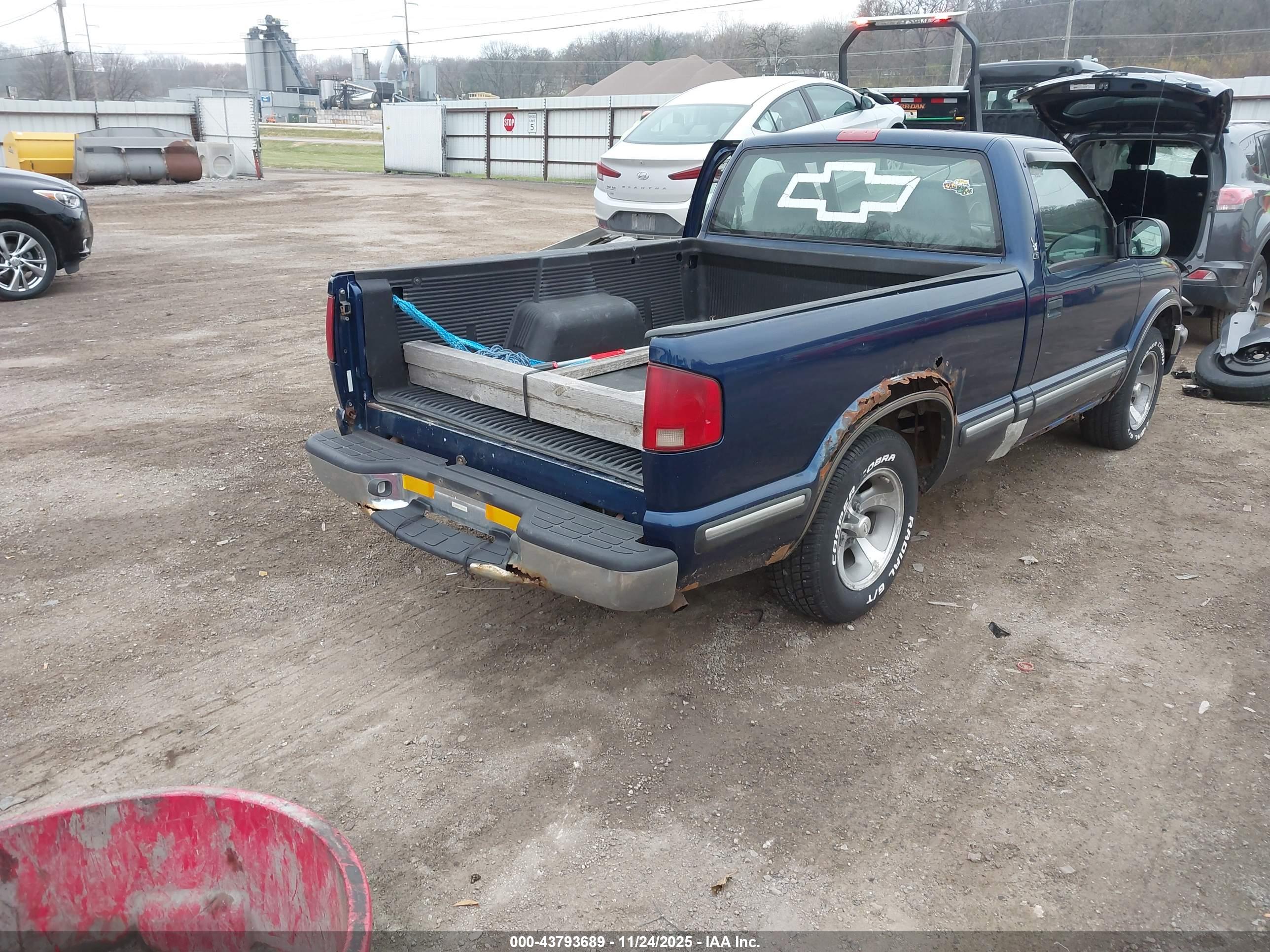CHEVROLET S-10 image 4