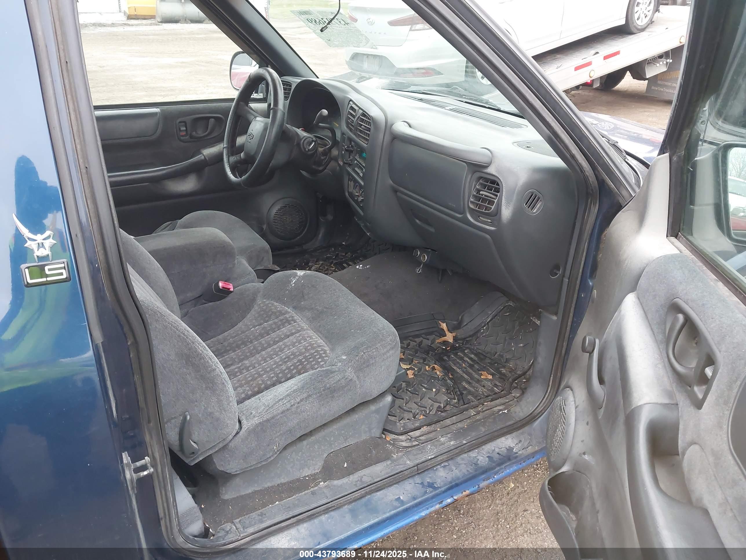 CHEVROLET S-10 image 5
