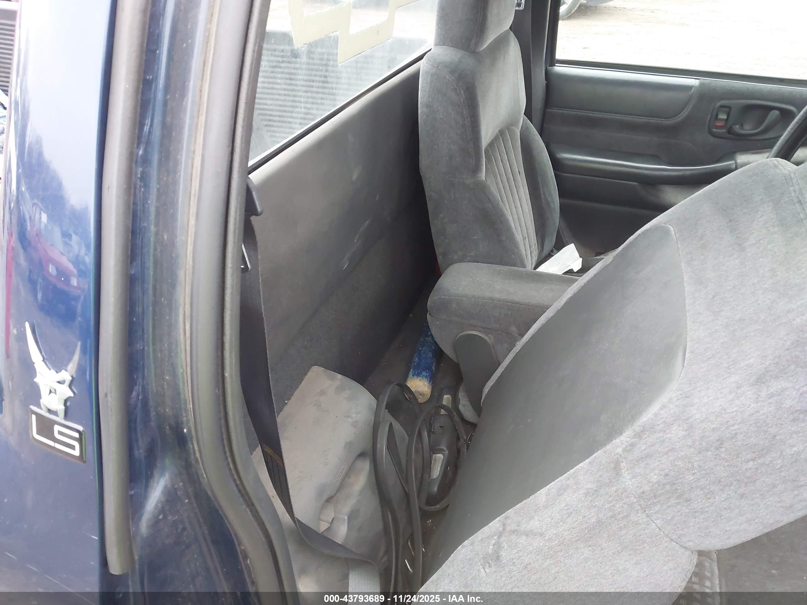 CHEVROLET S-10 image 8
