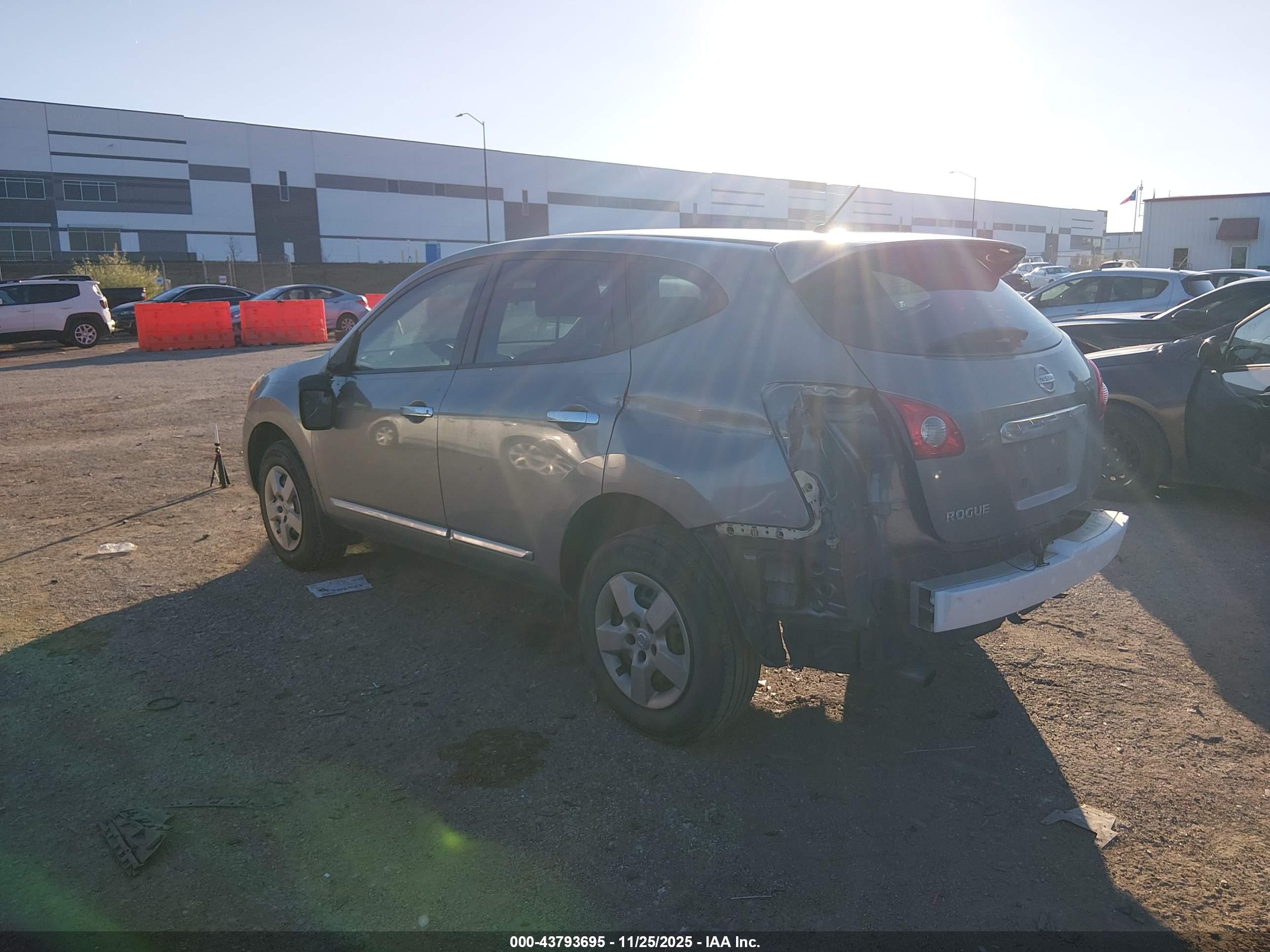 NISSAN ROGUE image 3