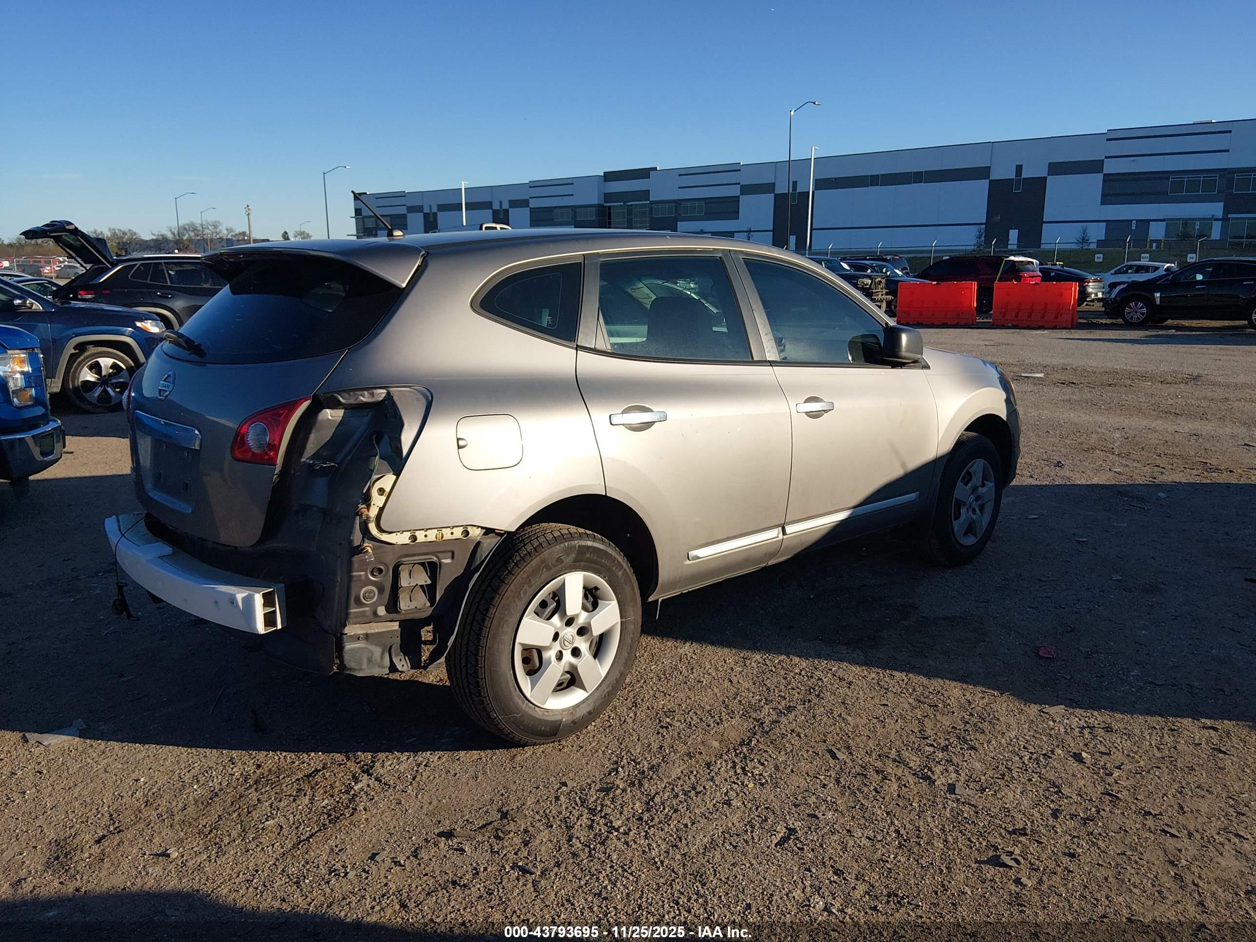 NISSAN ROGUE image 4